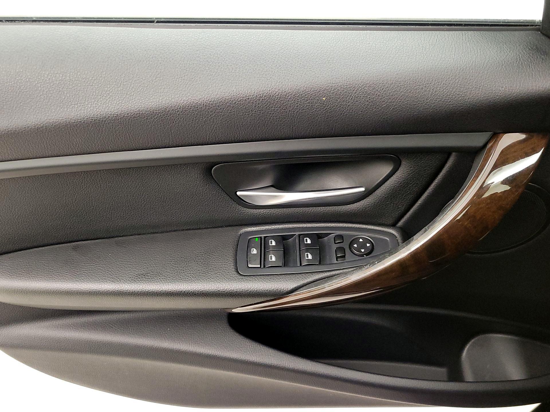 Thumbnail: 2015 BMW 3 Series - 12