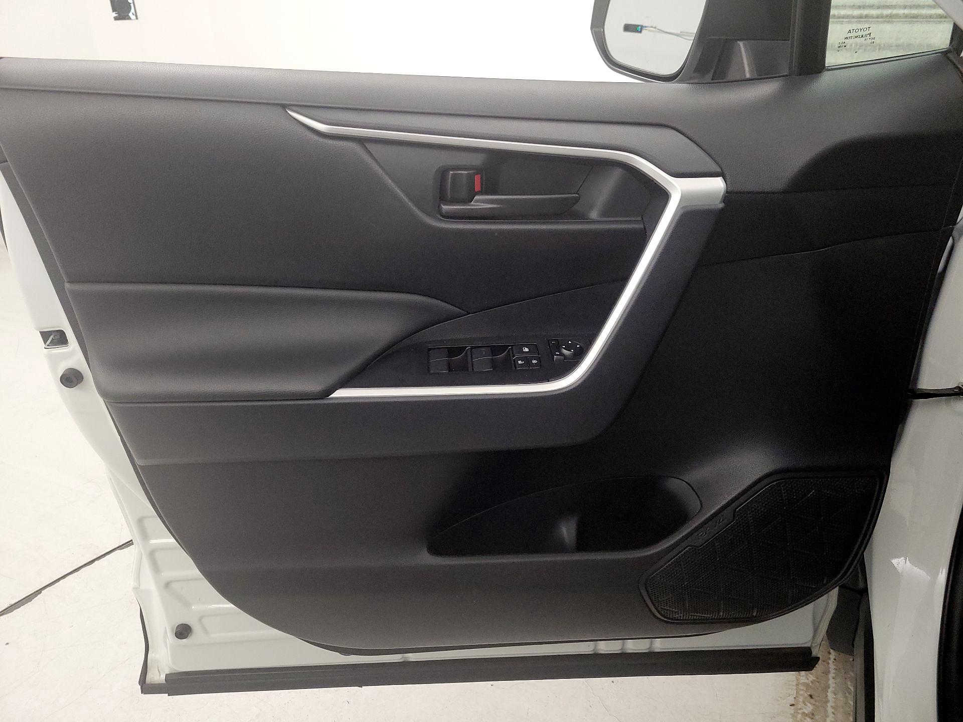 Thumbnail: 2025 Toyota RAV4 - 12