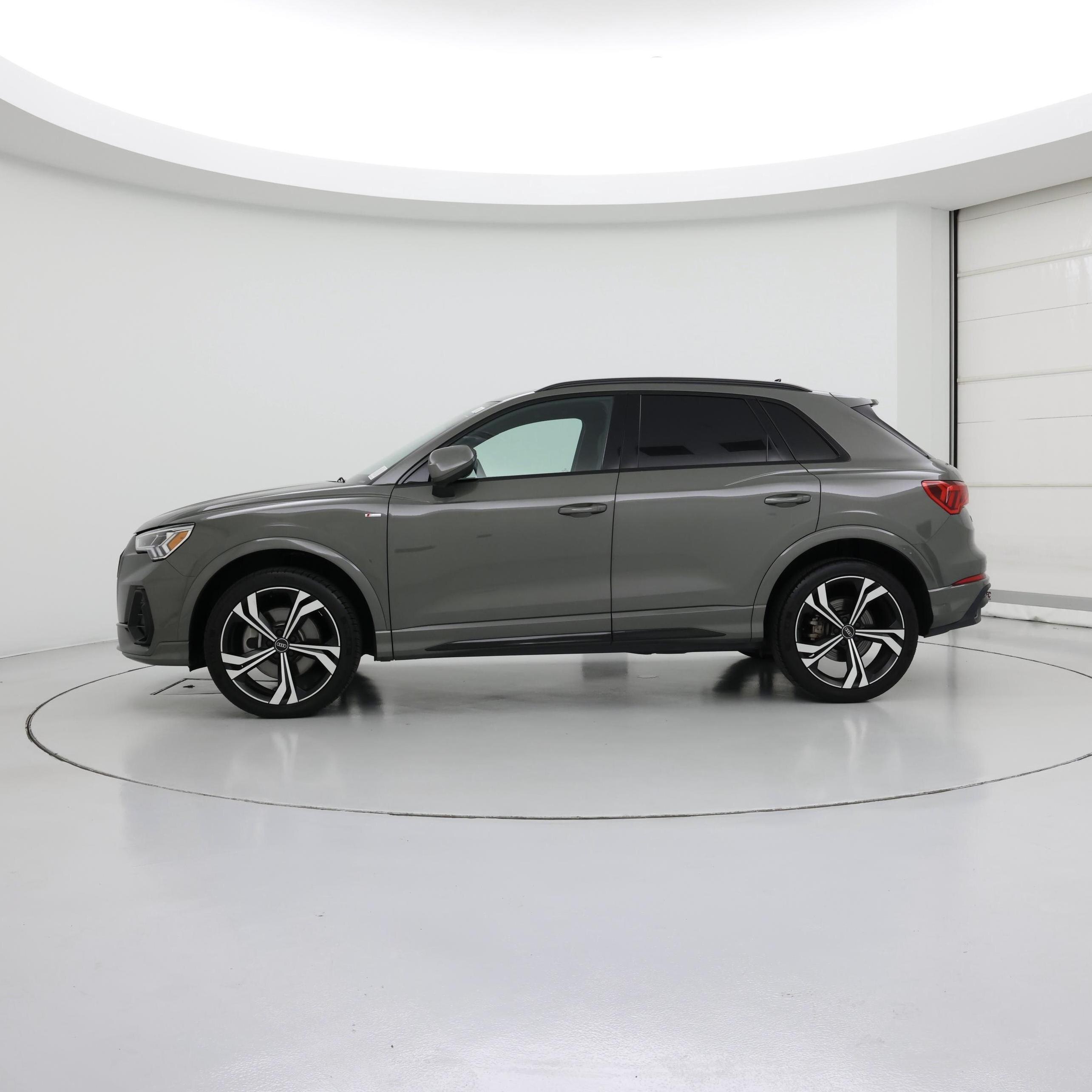 Thumbnail: 2023 Audi Q3 - 3