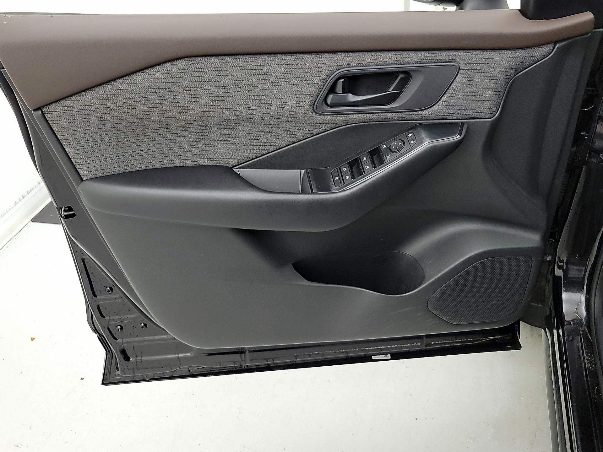 Thumbnail: 2023 Nissan Rogue - 12