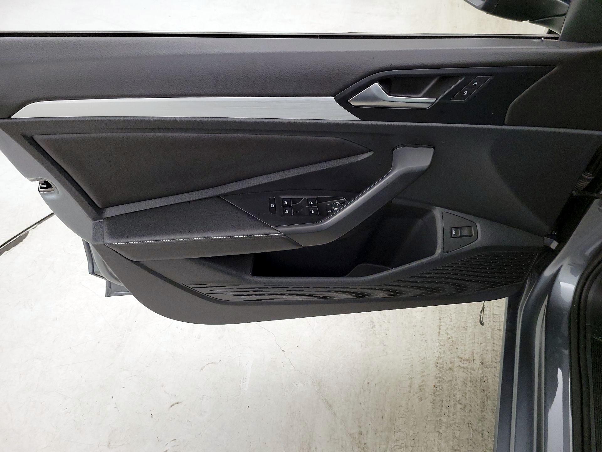 Thumbnail: 2025 Volkswagen Jetta - 12