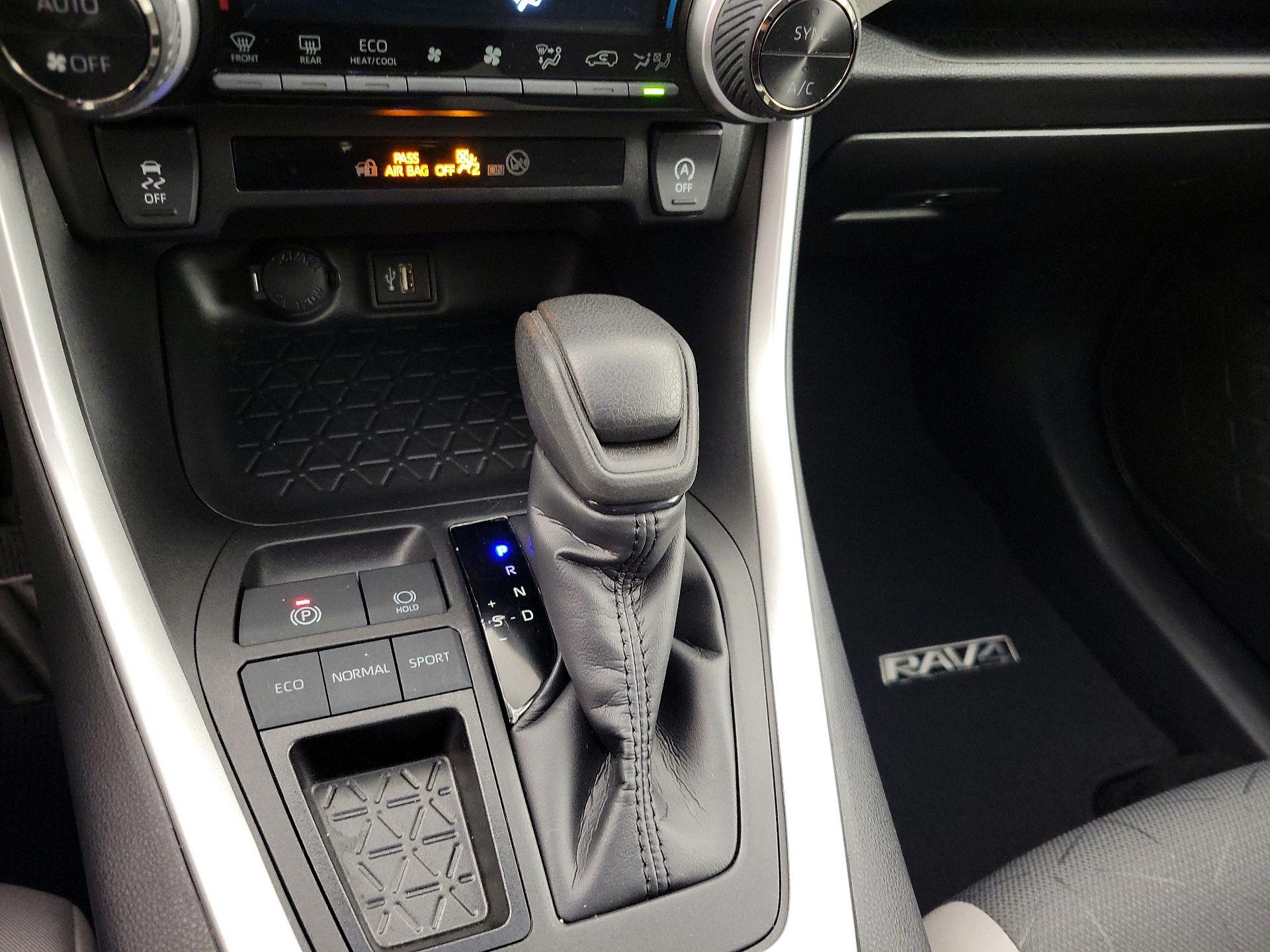 Thumbnail: 2024 Toyota RAV4 - 17