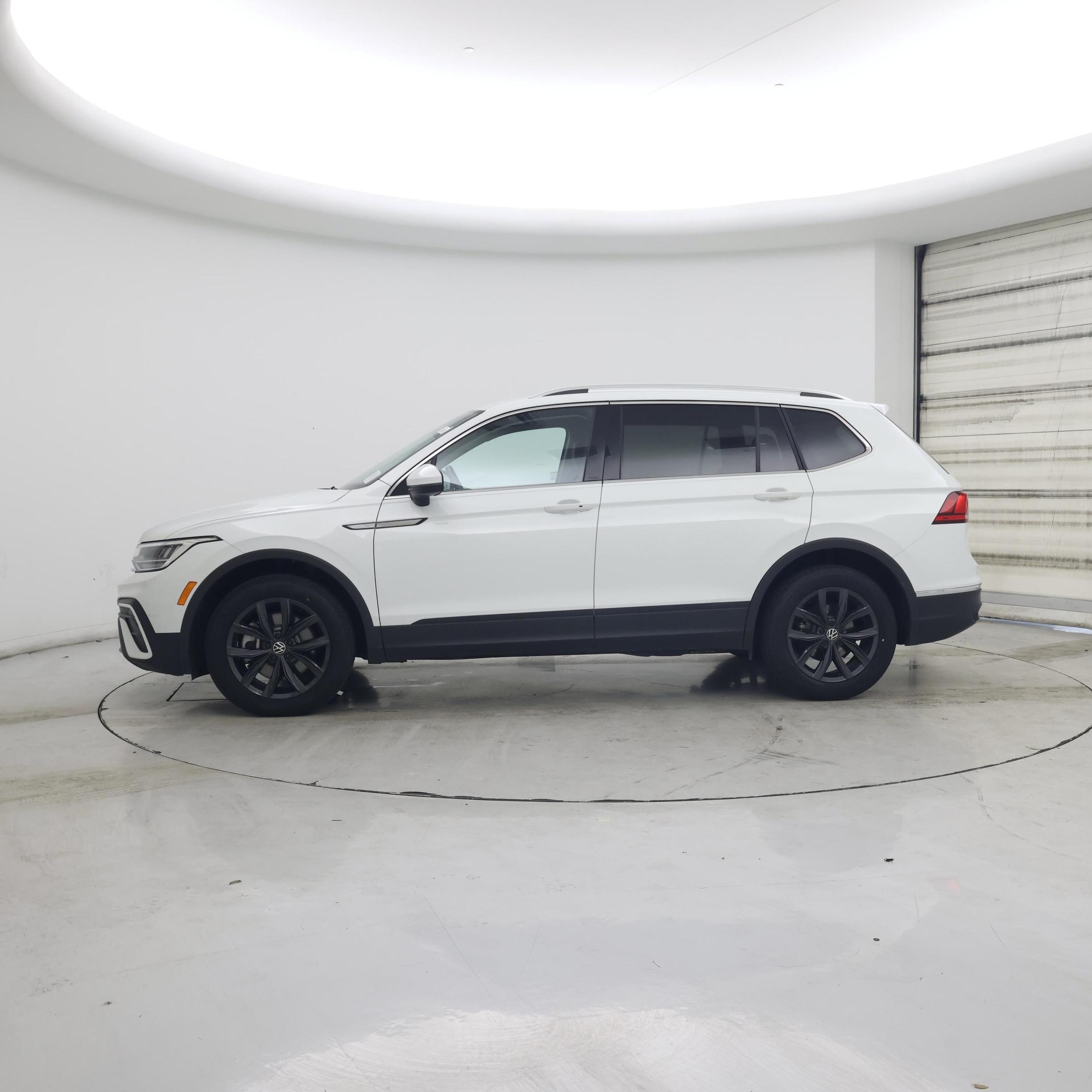 Thumbnail: 2024 Volkswagen Tiguan - 3