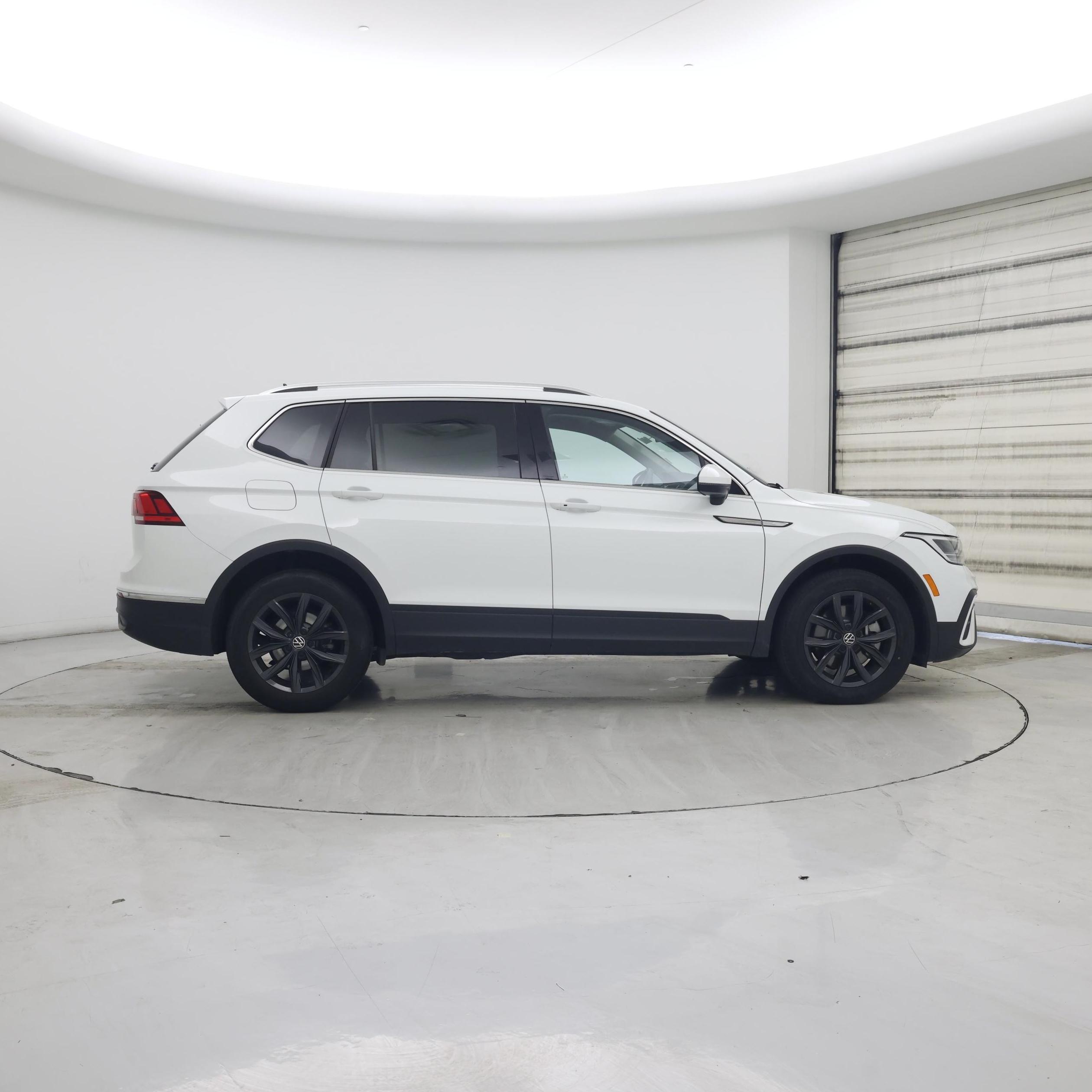 Thumbnail: 2024 Volkswagen Tiguan - 7