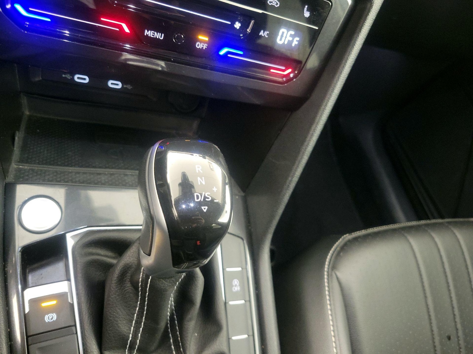 2024 Volkswagen Tiguan SE - Photo 18