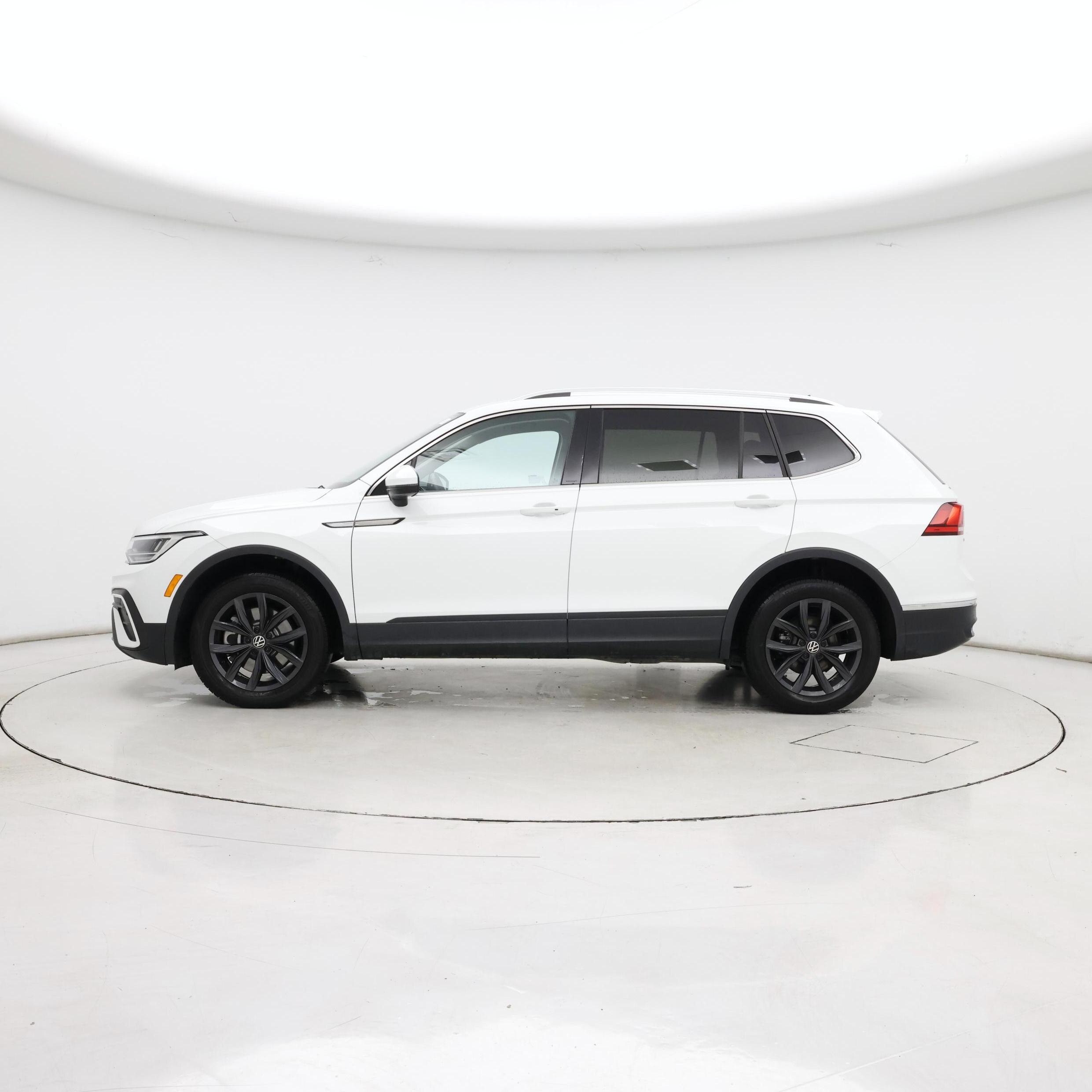 Thumbnail: 2024 Volkswagen Tiguan - 3