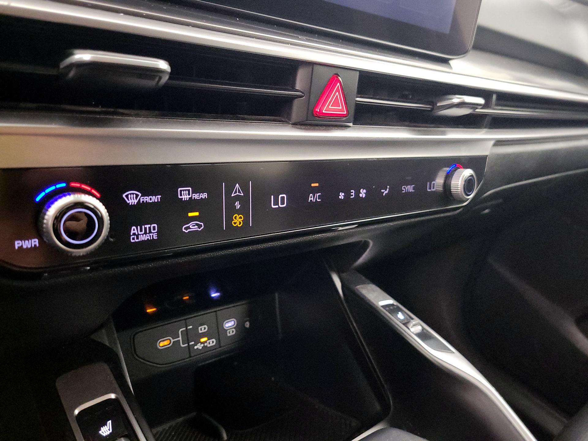 Thumbnail: 2024 Kia Sorento - 17