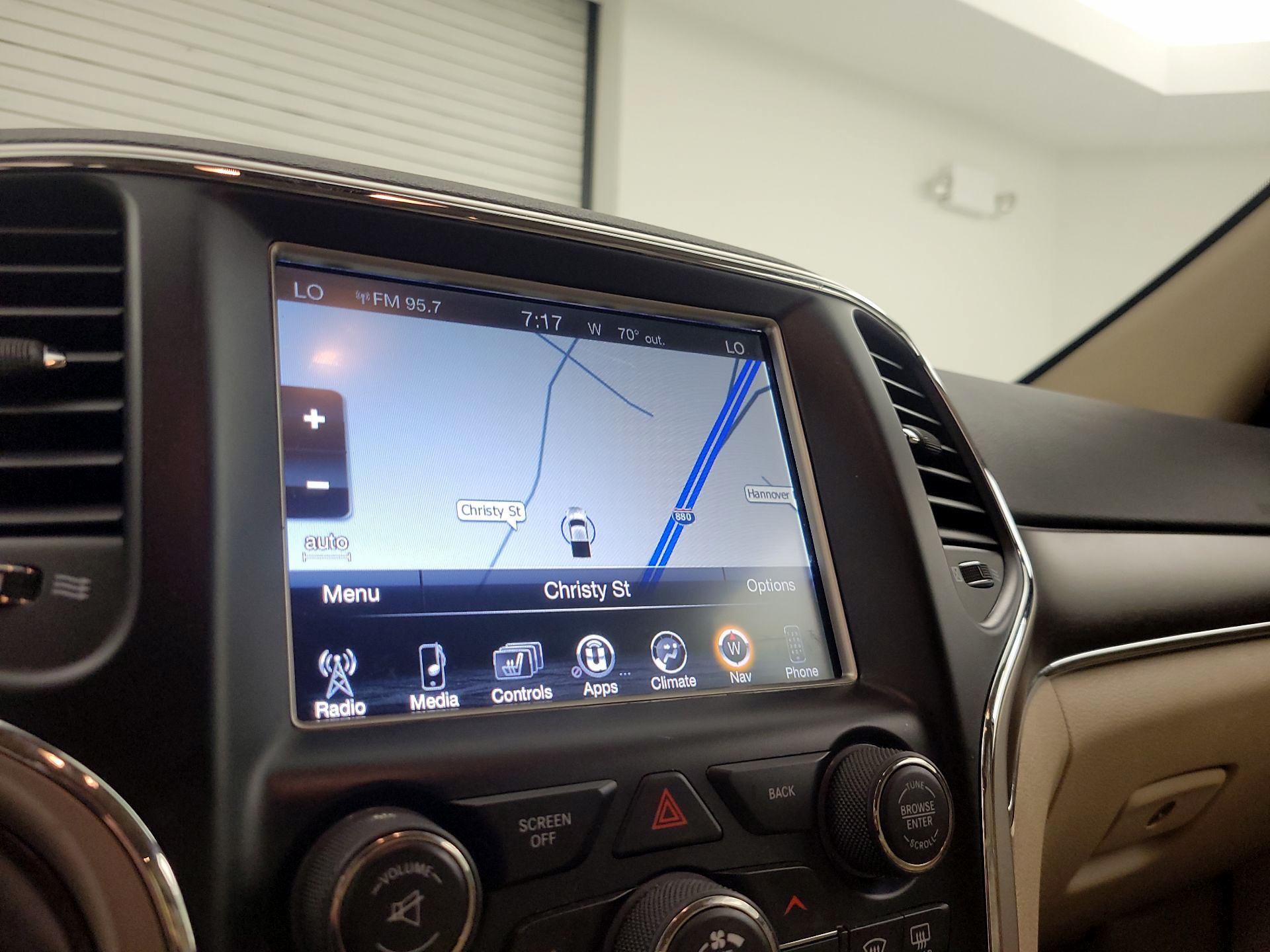 Thumbnail: 2017 Jeep Grand Cherokee - 14