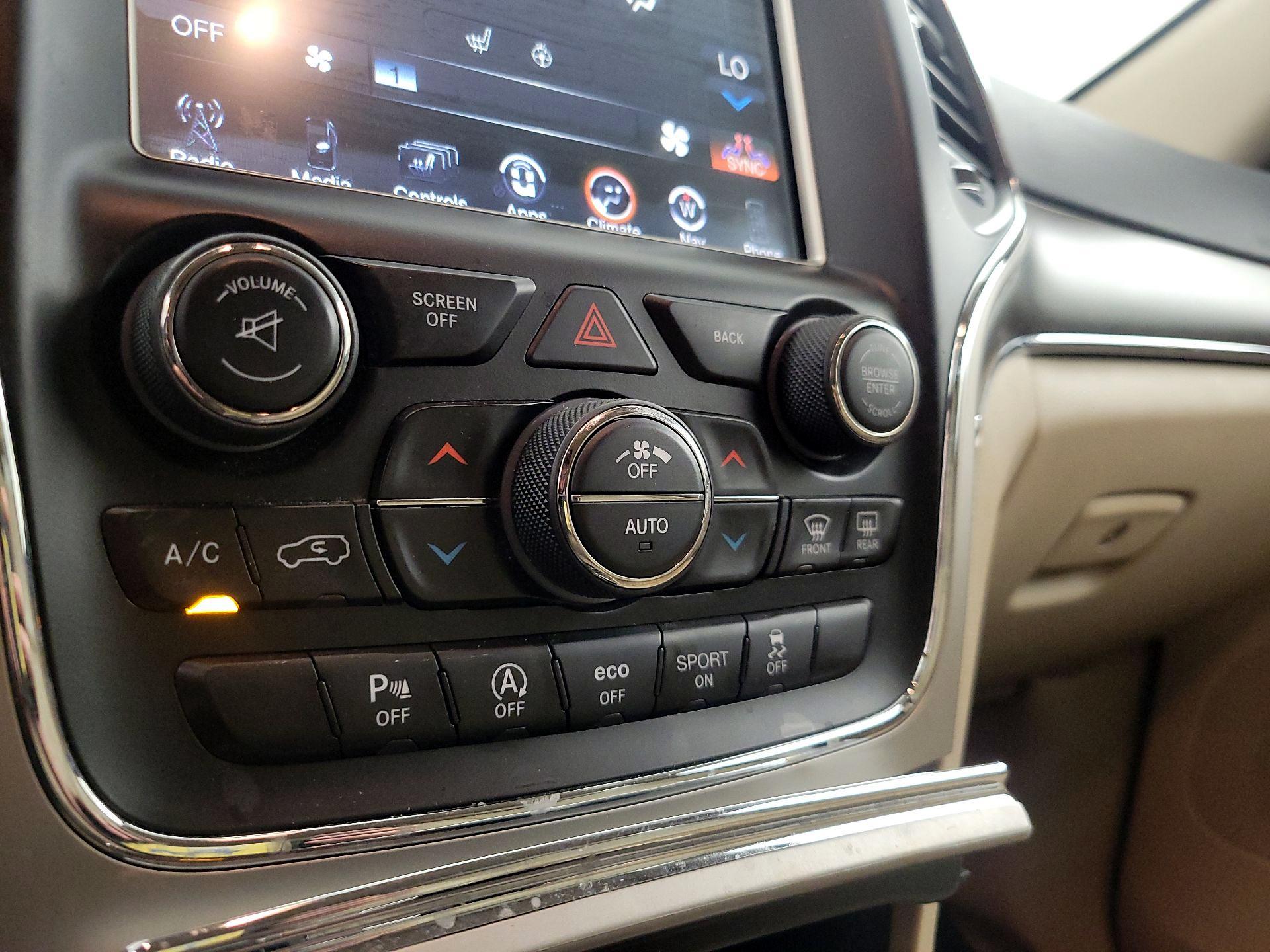 Thumbnail: 2017 Jeep Grand Cherokee - 17