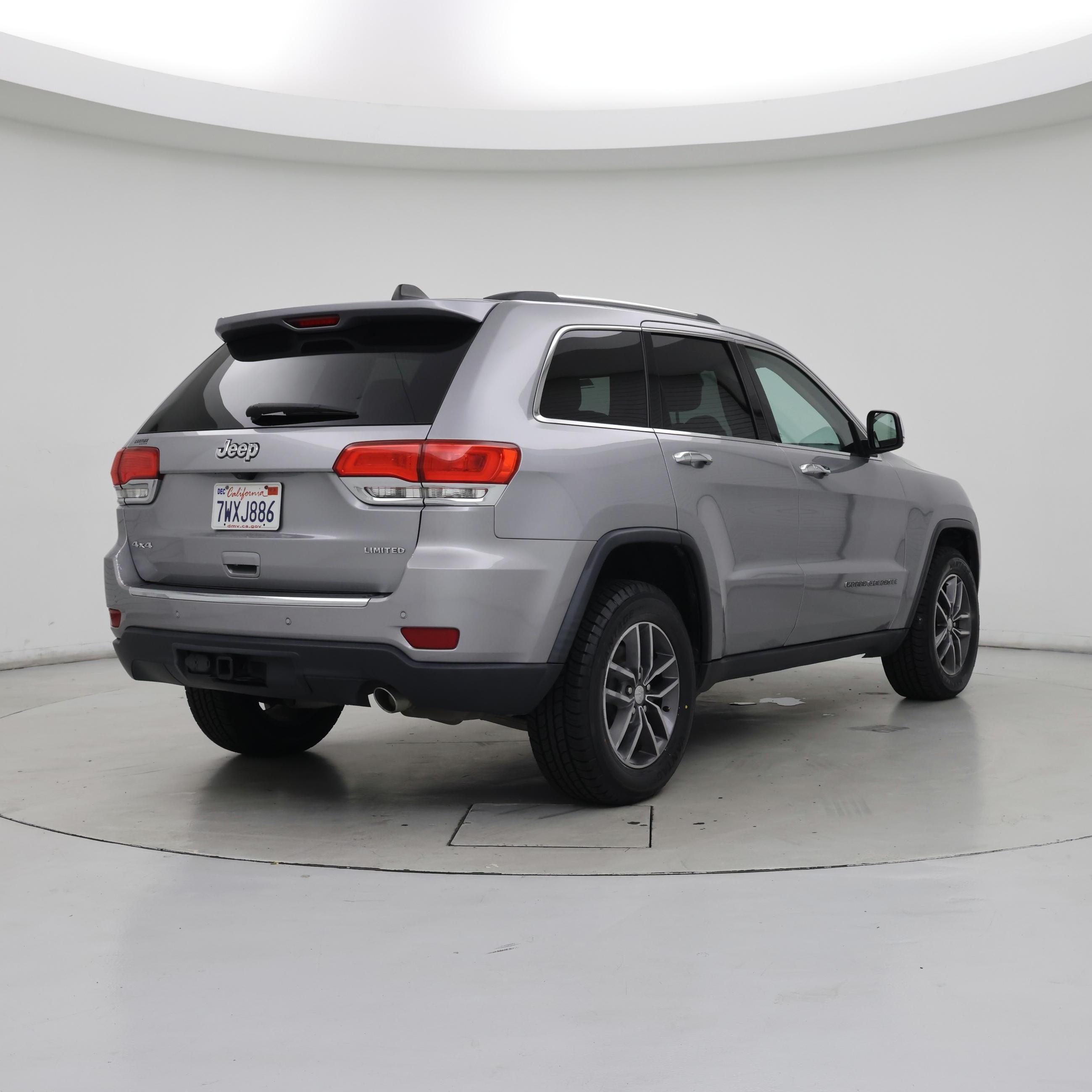 Thumbnail: 2017 Jeep Grand Cherokee - 8