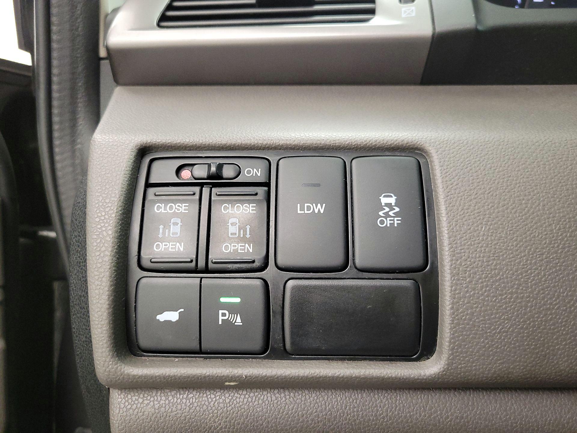Thumbnail: 2016 Honda Odyssey - 13