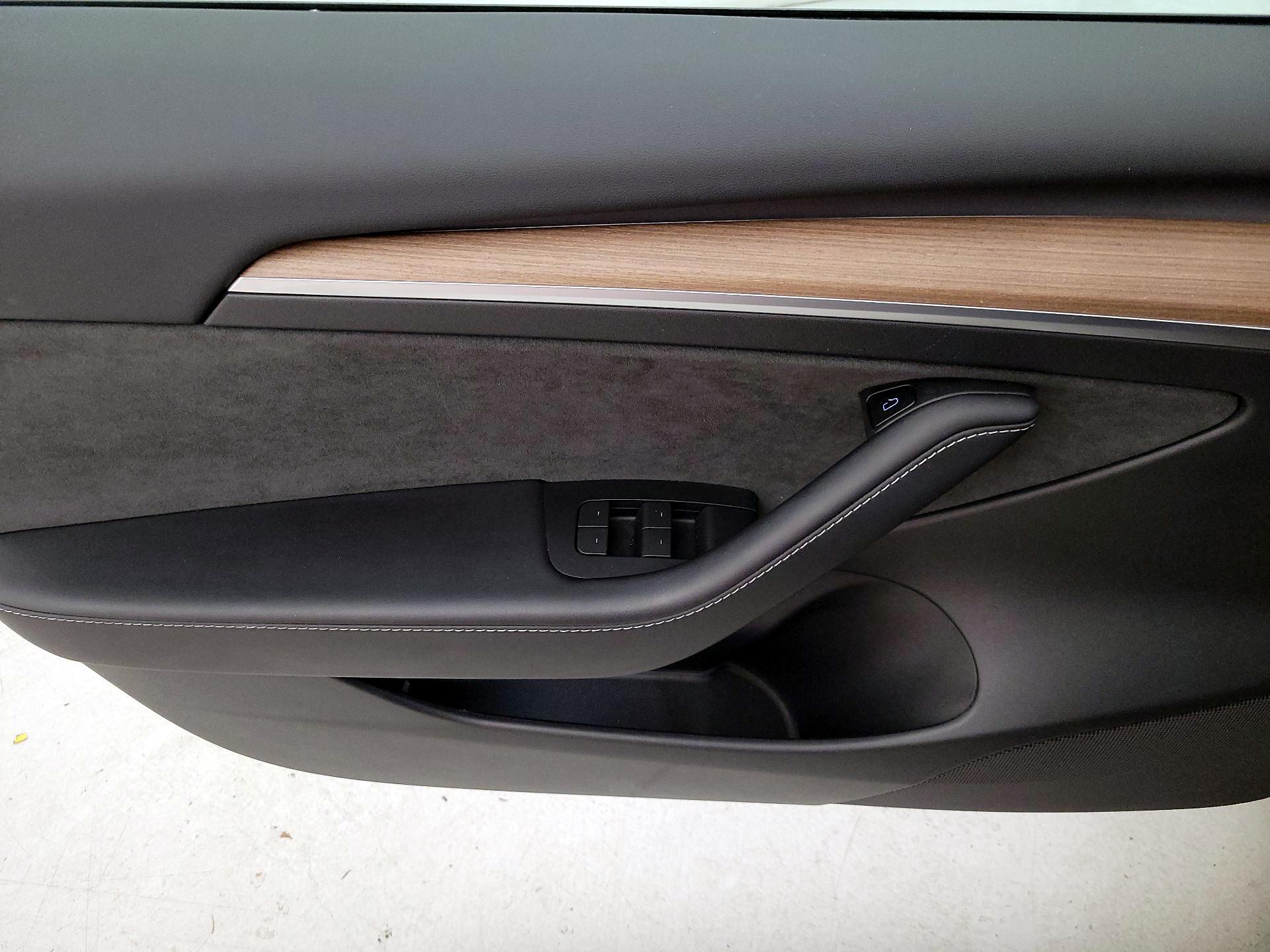 Thumbnail: 2023 Tesla Model 3 - 12