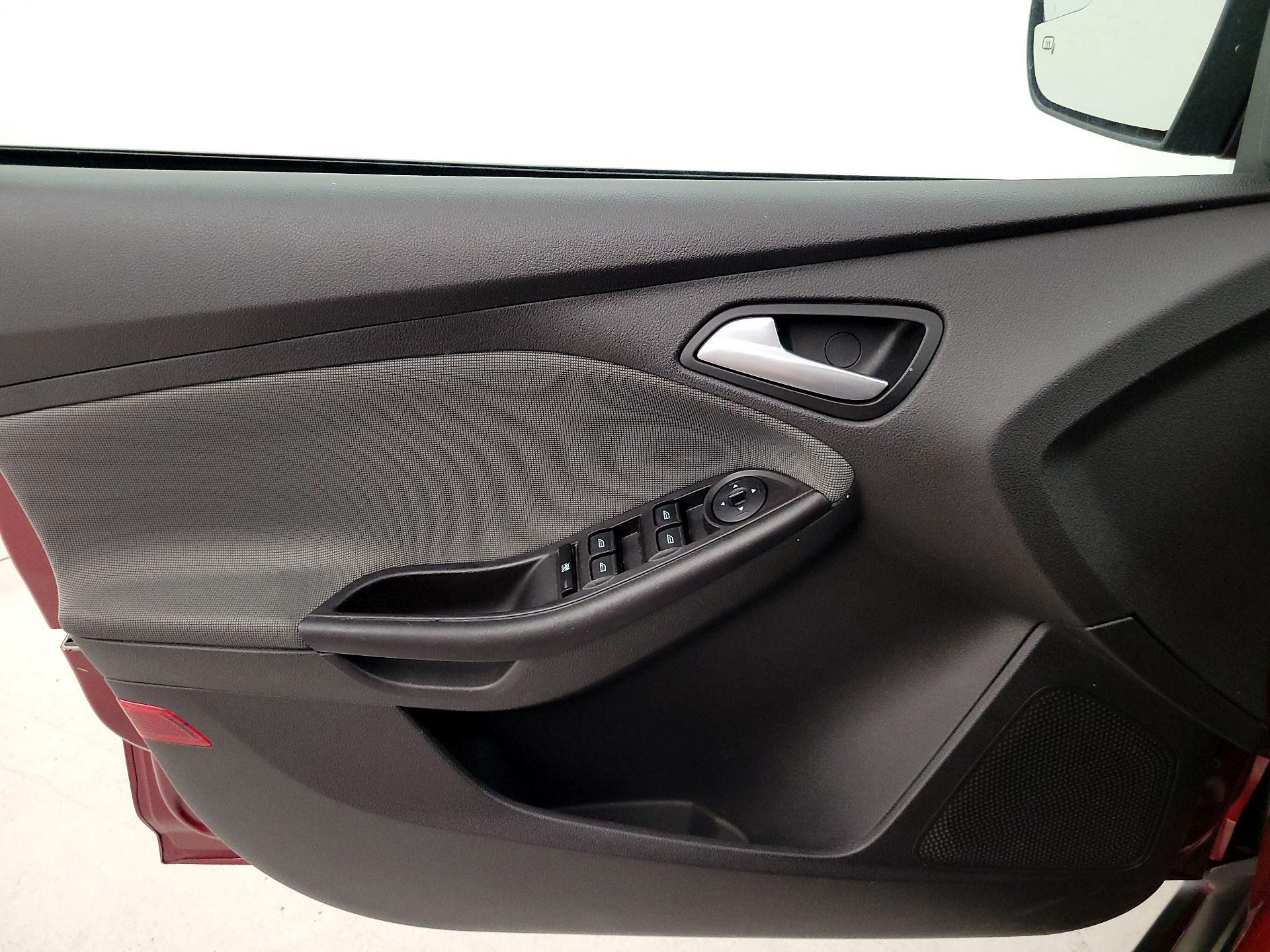 Thumbnail: 2014 Ford Focus - 12