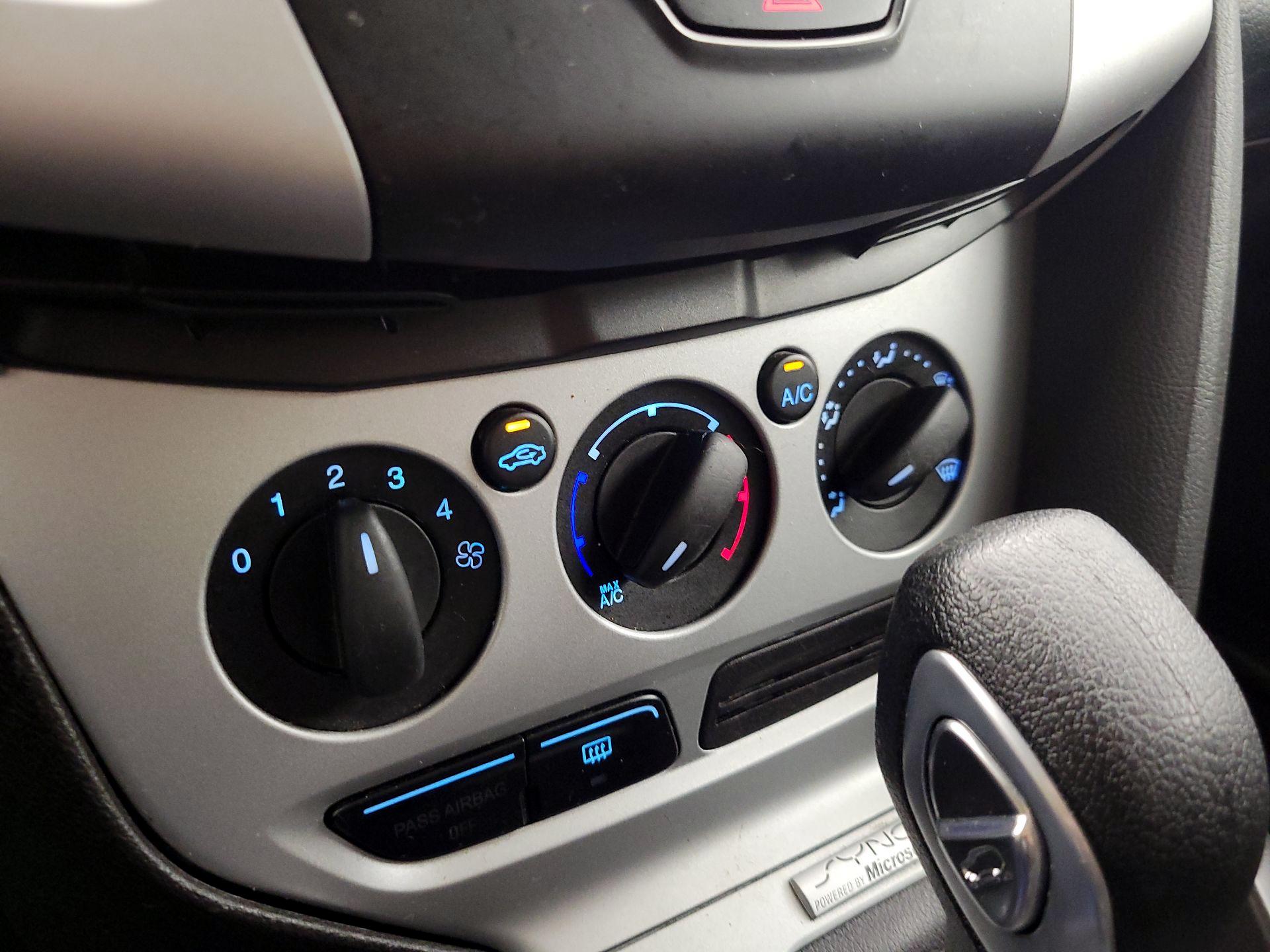 Thumbnail: 2014 Ford Focus - 15