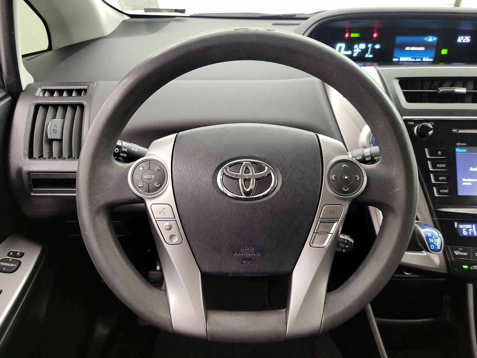 Thumbnail: 2015 Toyota Prius v - 10