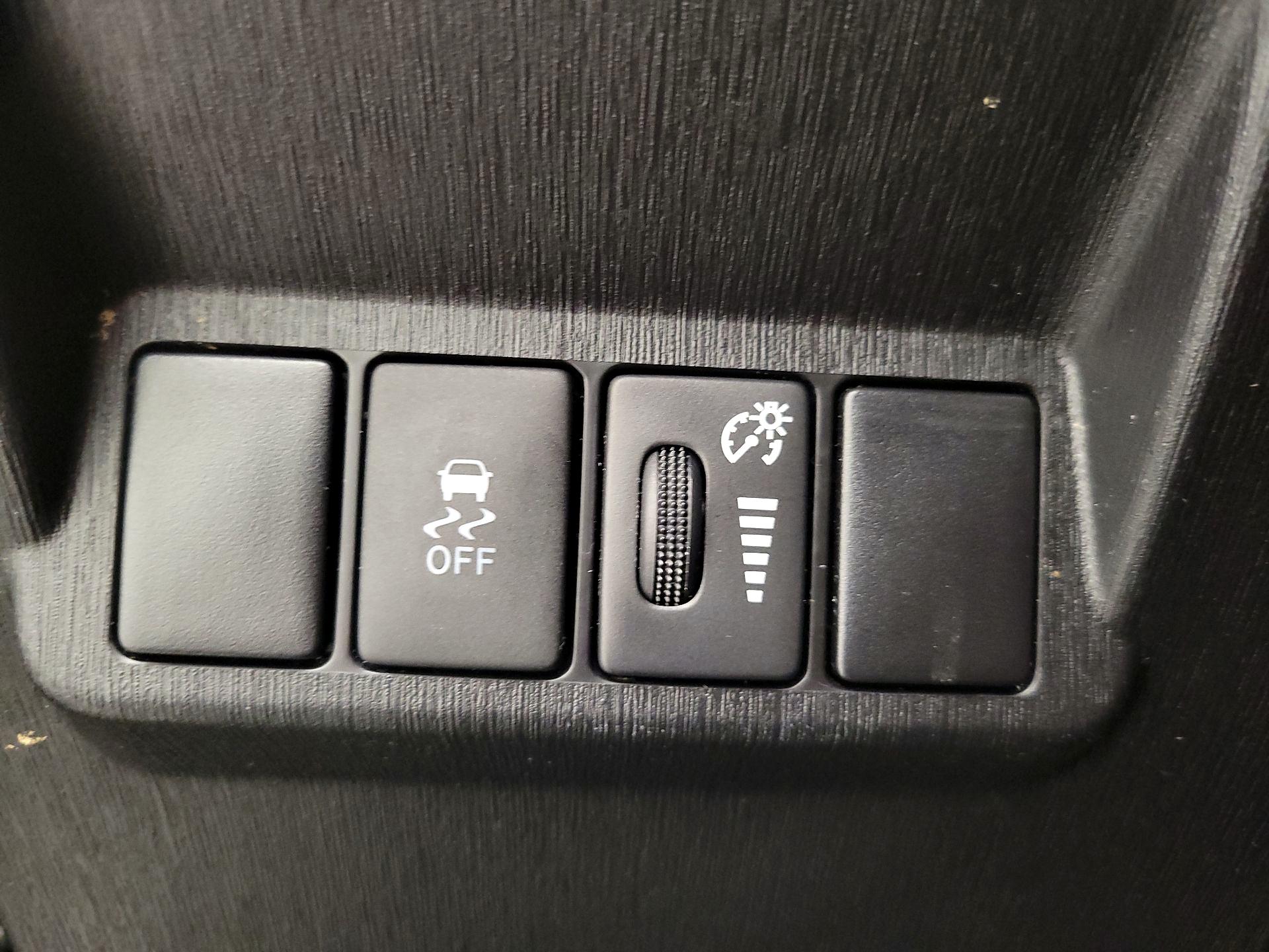 Thumbnail: 2015 Toyota Prius v - 13