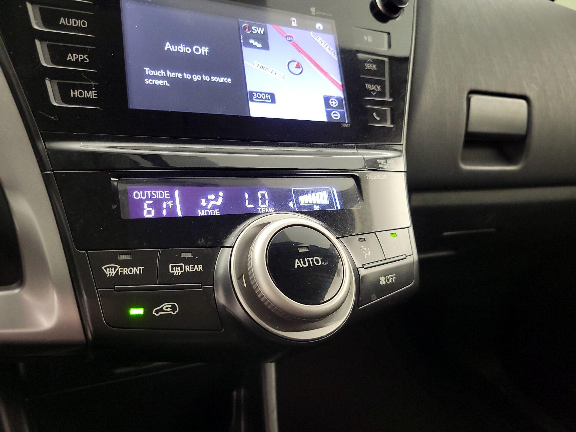 Thumbnail: 2015 Toyota Prius v - 16