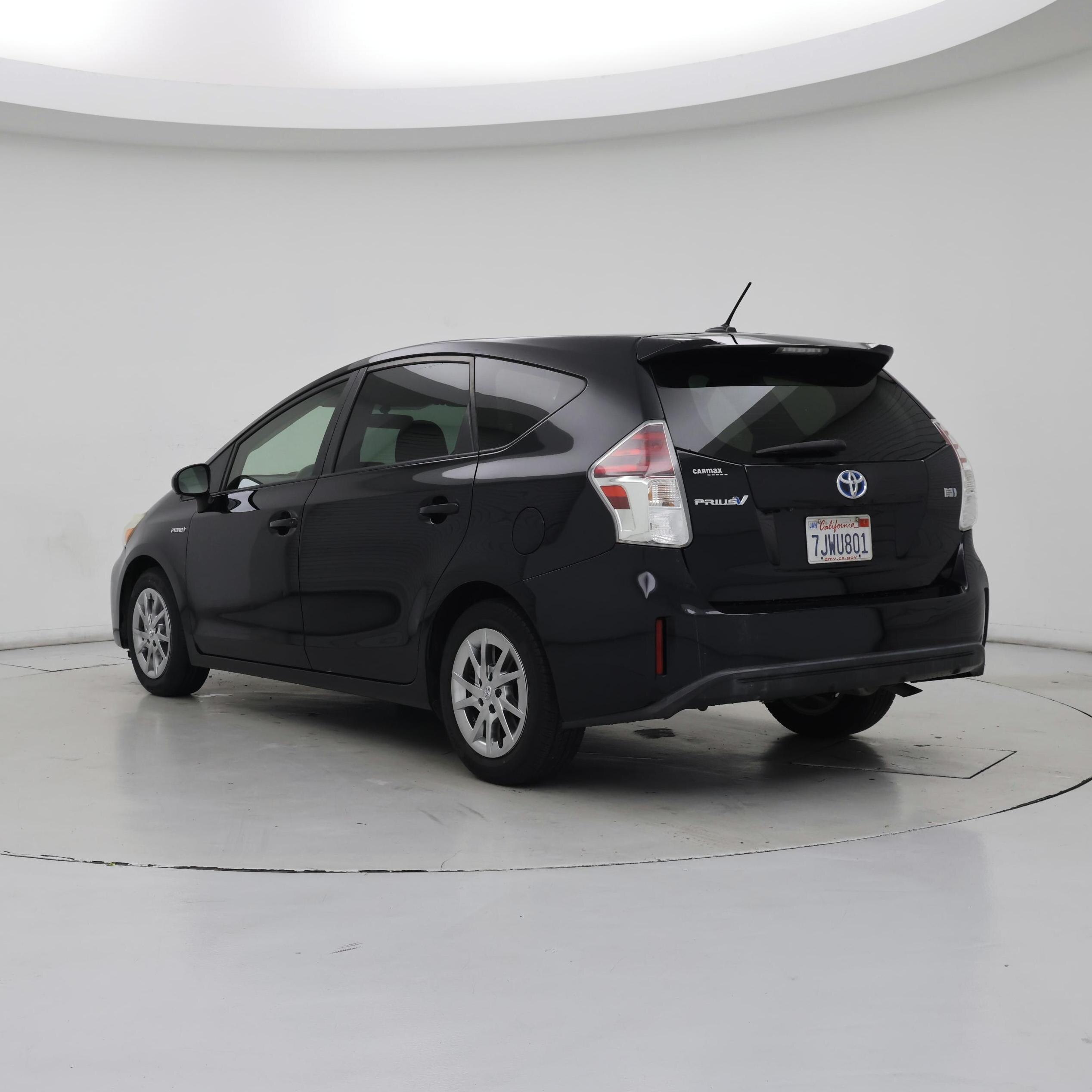 Thumbnail: 2015 Toyota Prius v - 2