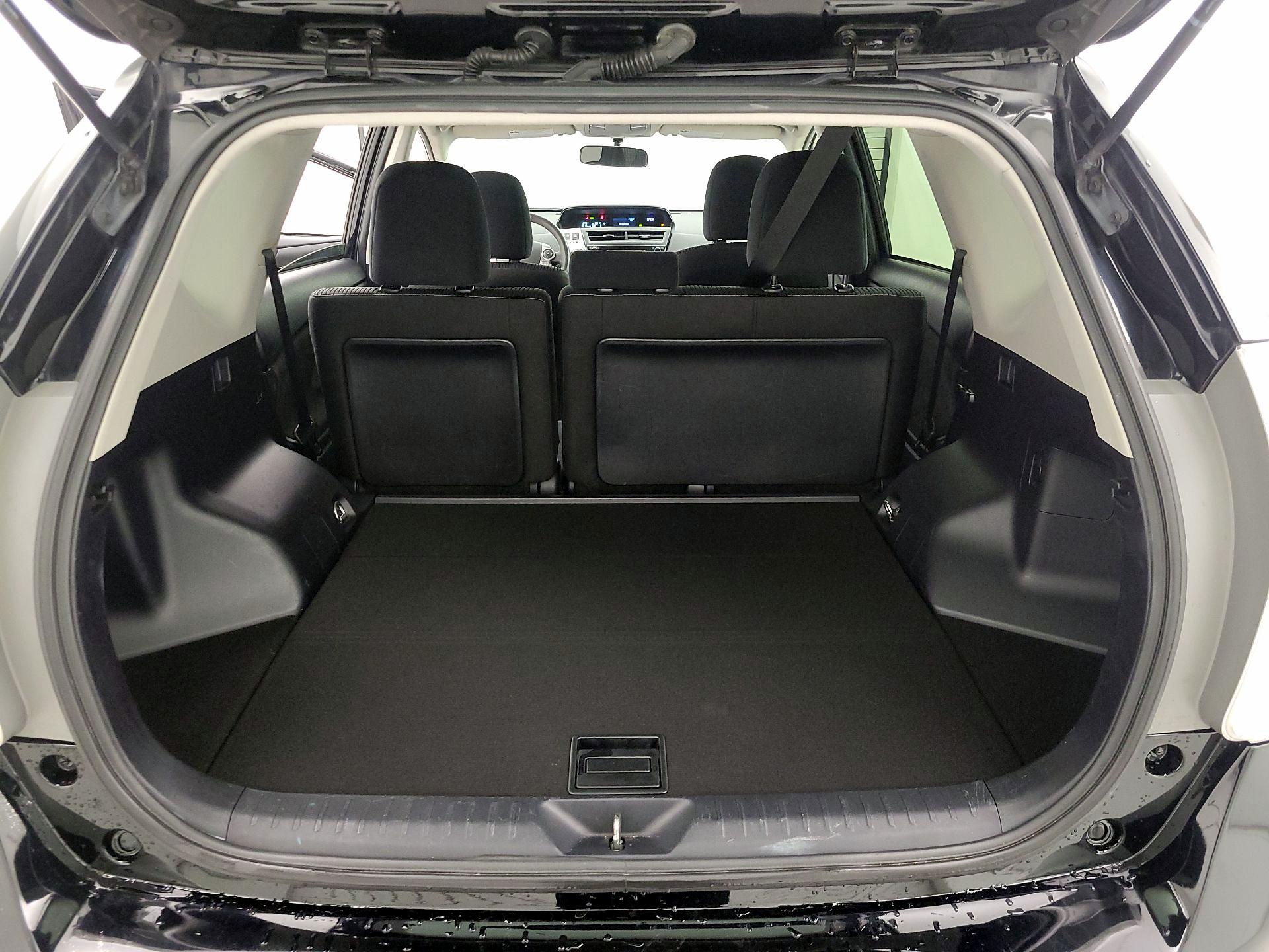 Thumbnail: 2015 Toyota Prius v - 20