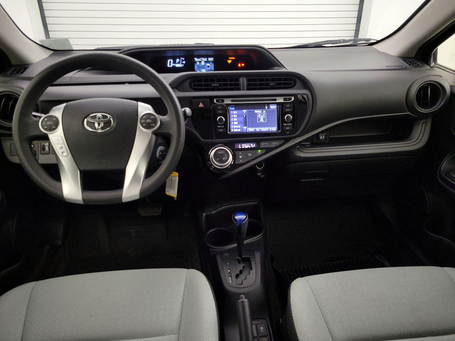Thumbnail: 2016 Toyota Prius c - 9