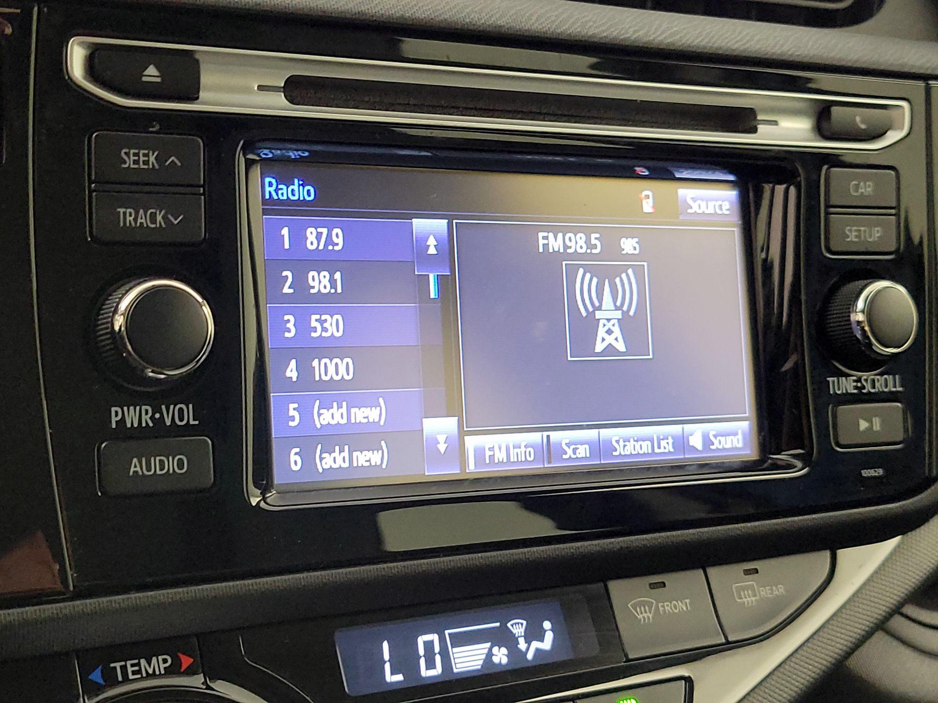 Thumbnail: 2016 Toyota Prius c - 14