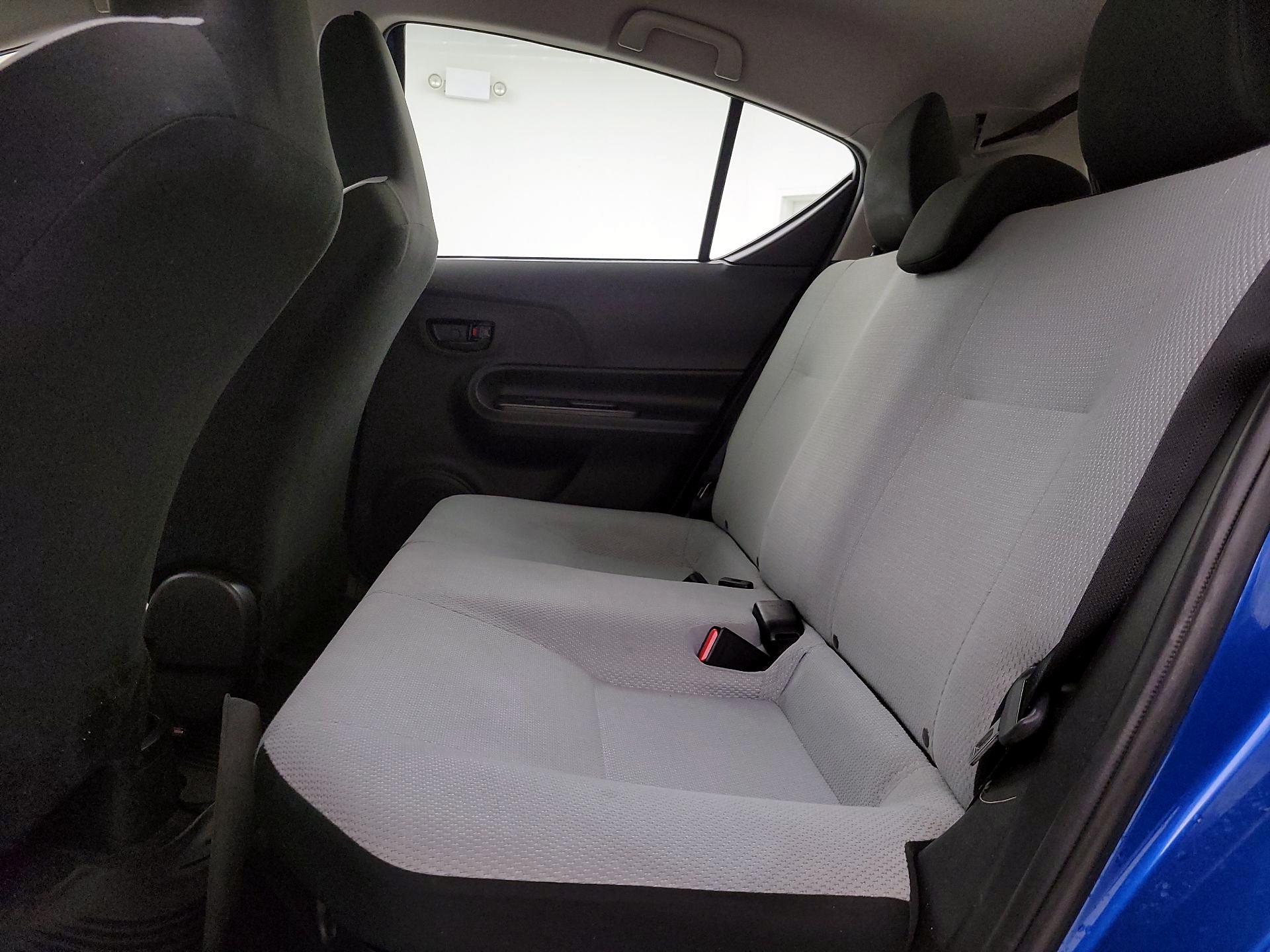 Thumbnail: 2016 Toyota Prius c - 18