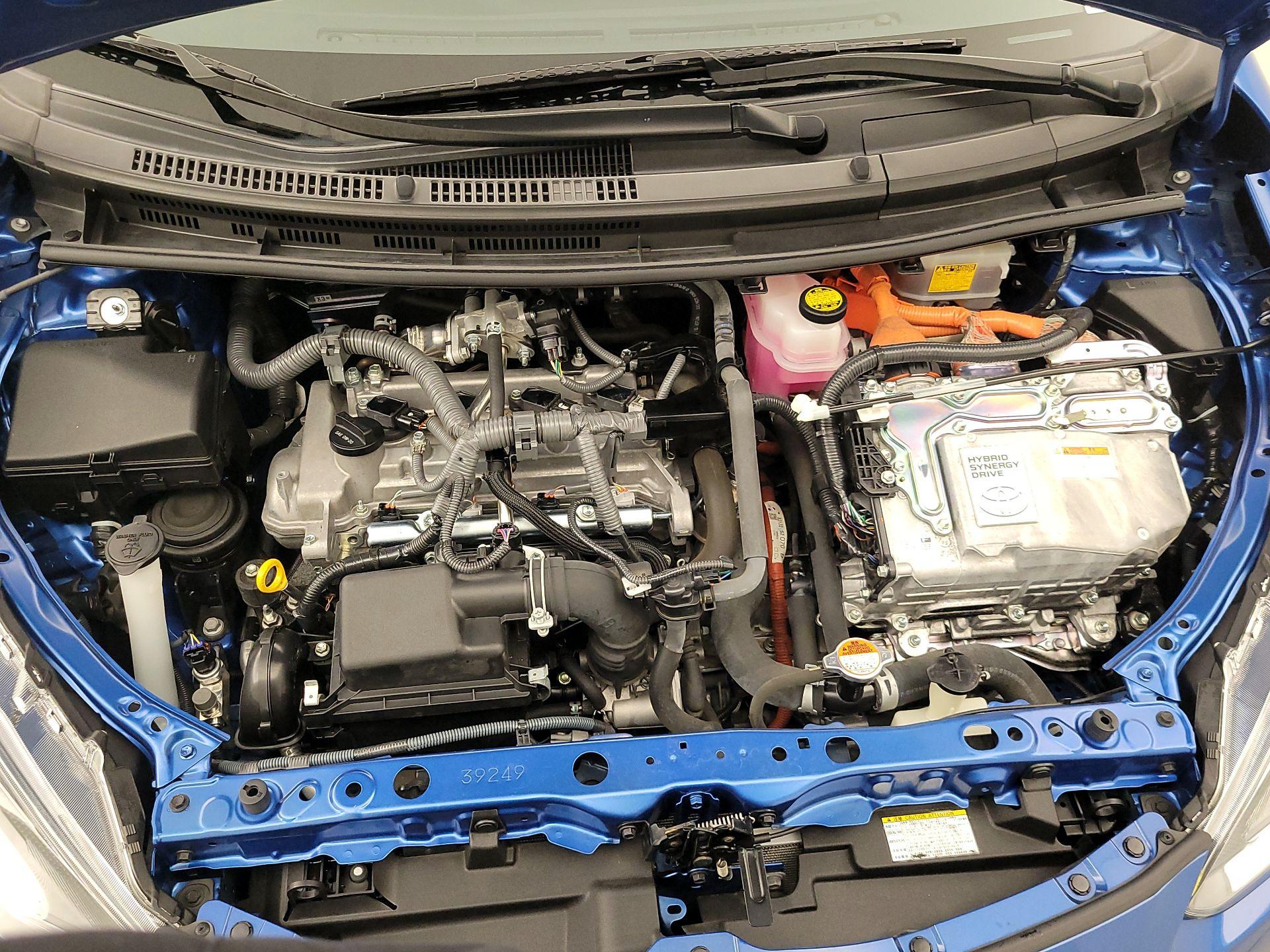 Thumbnail: 2016 Toyota Prius c - 20