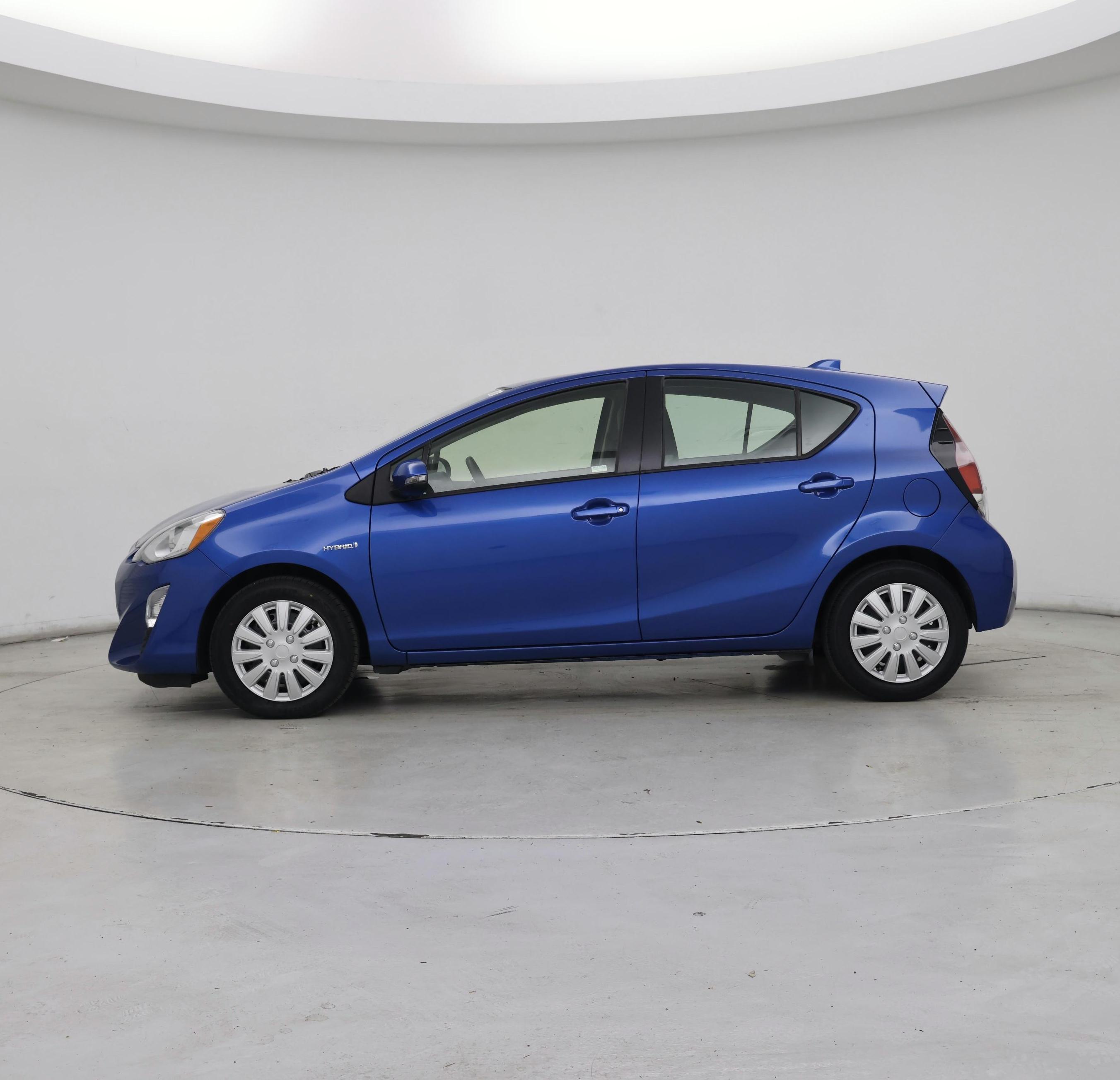 Thumbnail: 2016 Toyota Prius c - 3