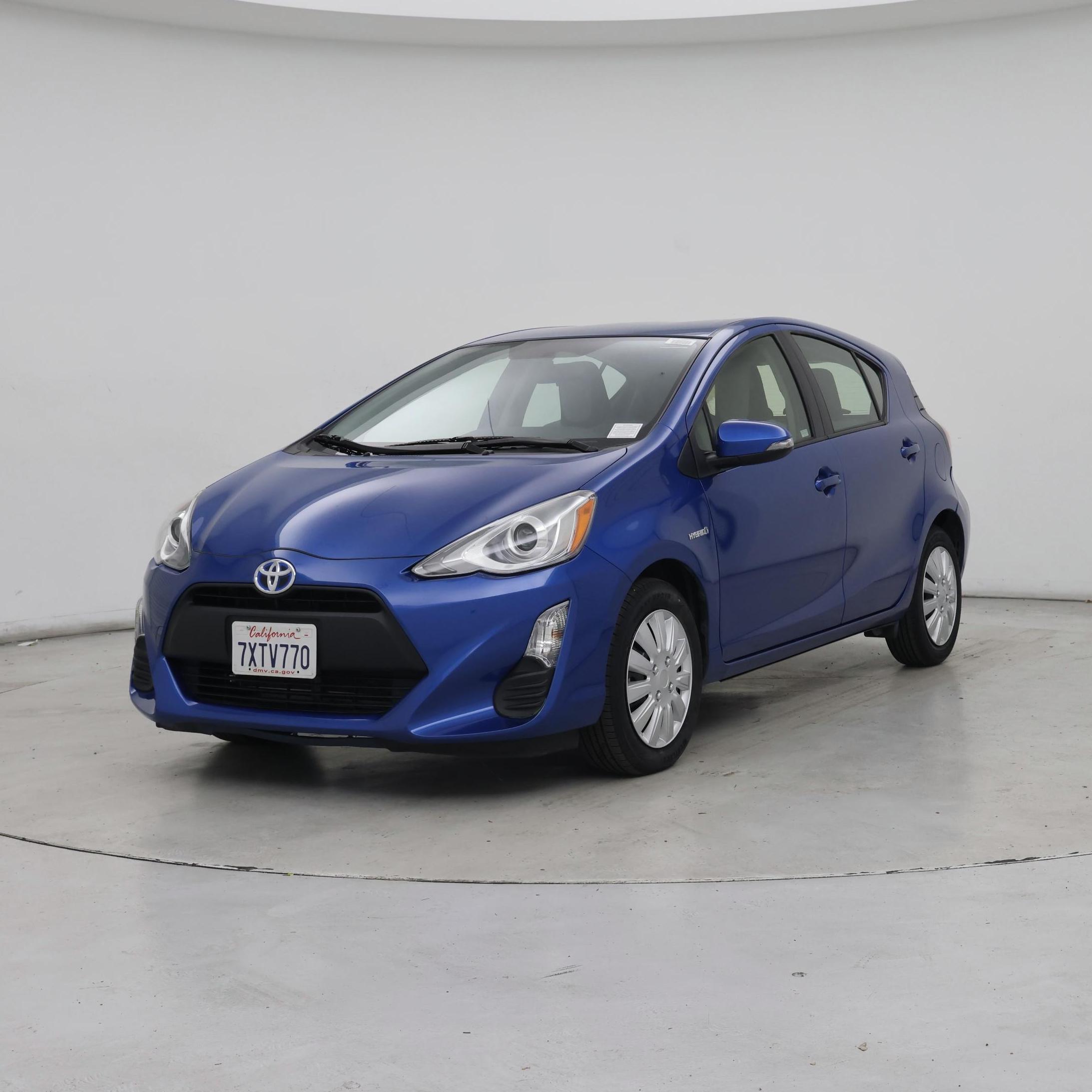 Thumbnail: 2016 Toyota Prius c - 4