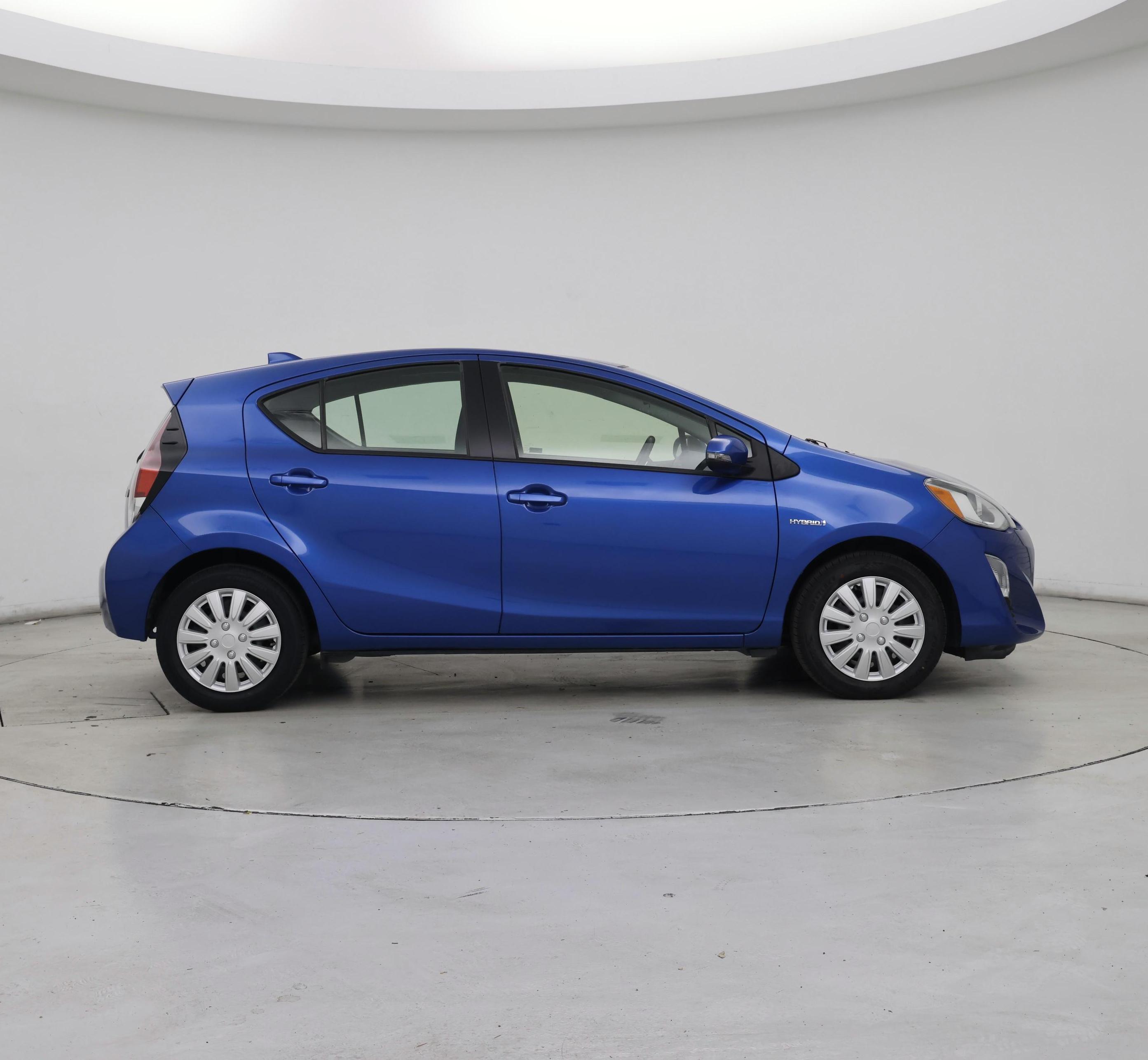 Thumbnail: 2016 Toyota Prius c - 7