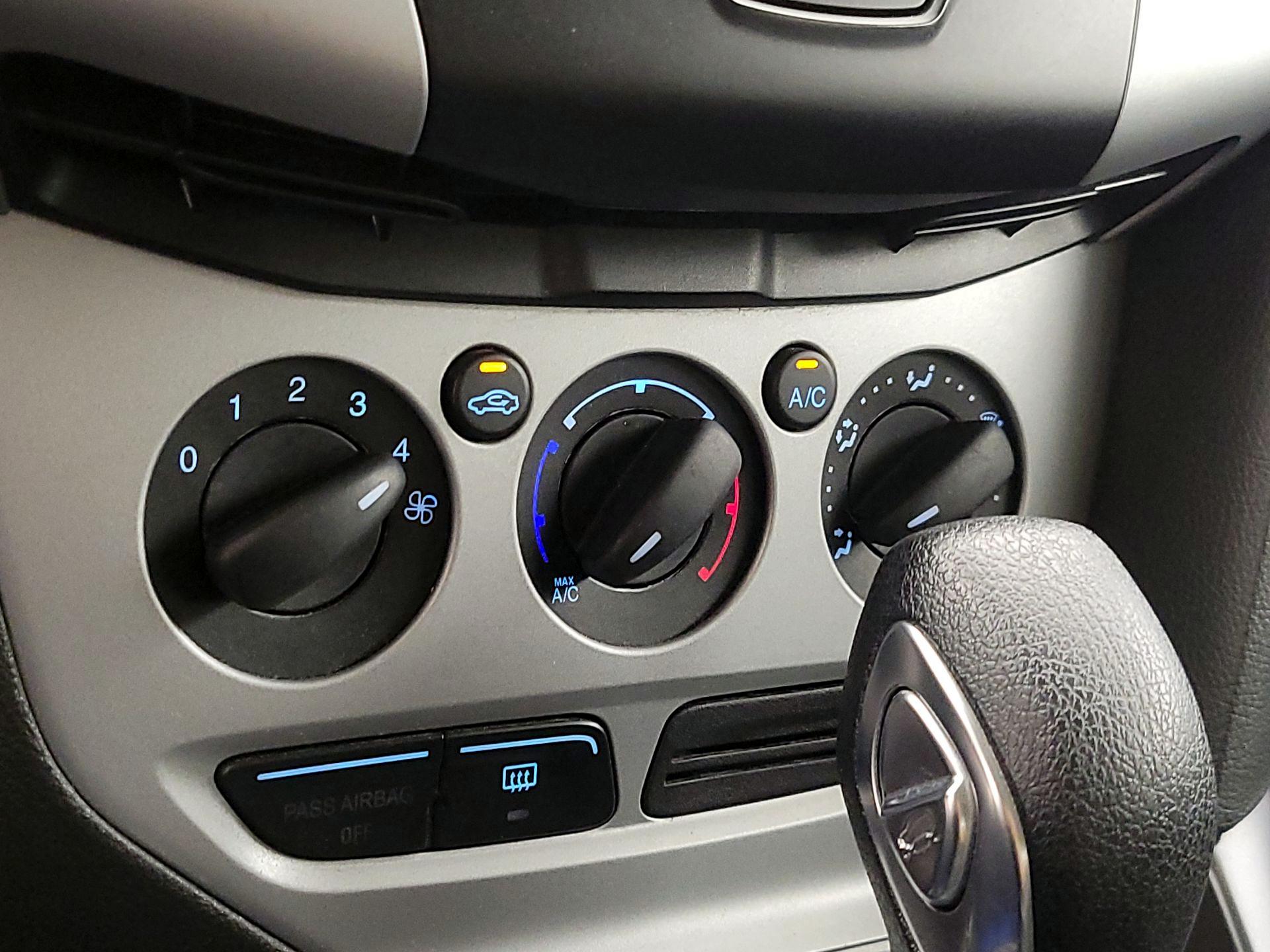 Thumbnail: 2014 Ford Focus - 15