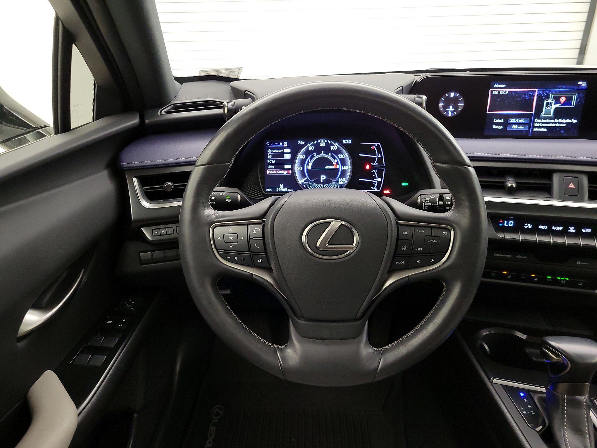 Thumbnail: 2020 Lexus UX - 10