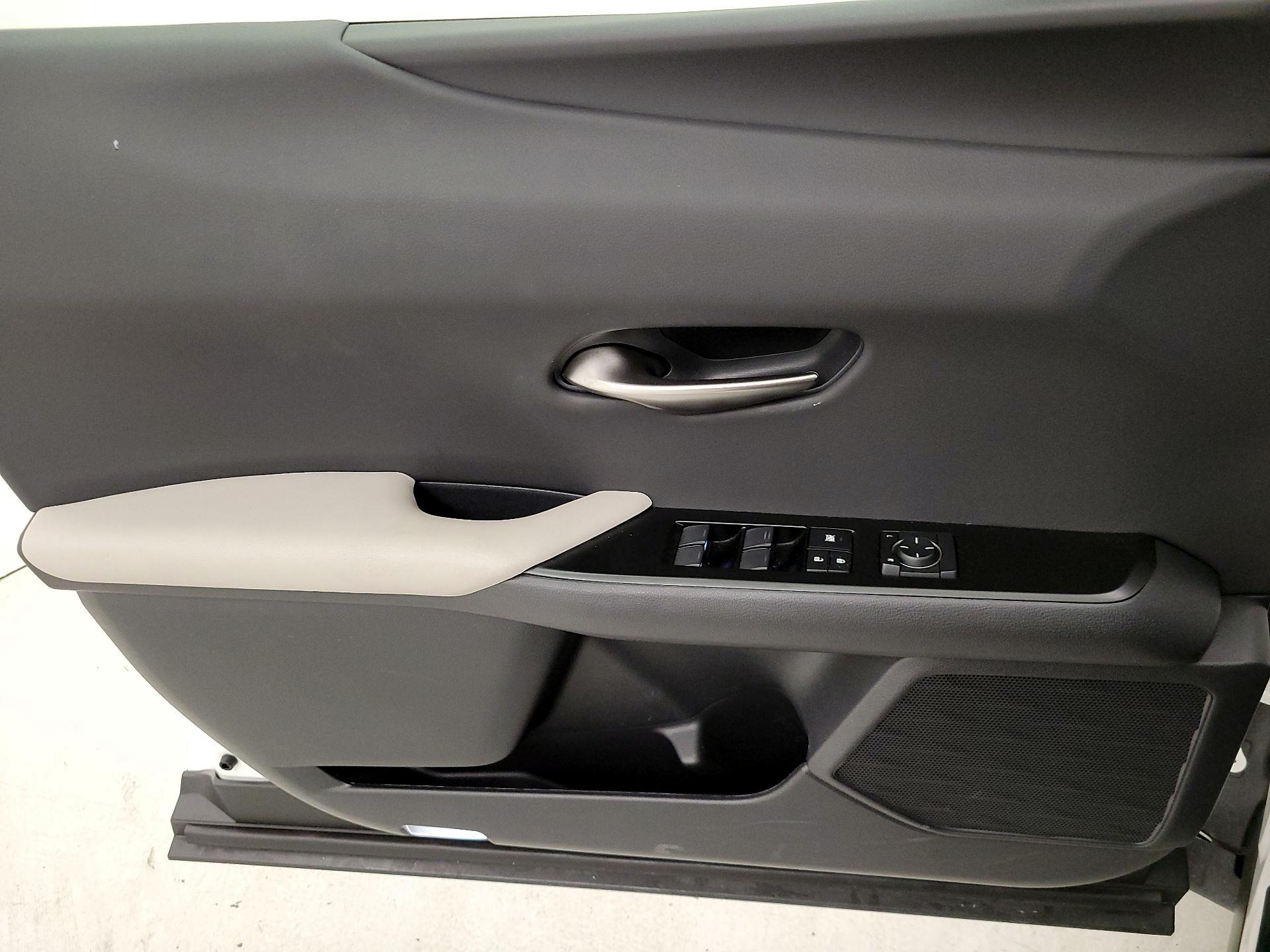 Thumbnail: 2020 Lexus UX - 12