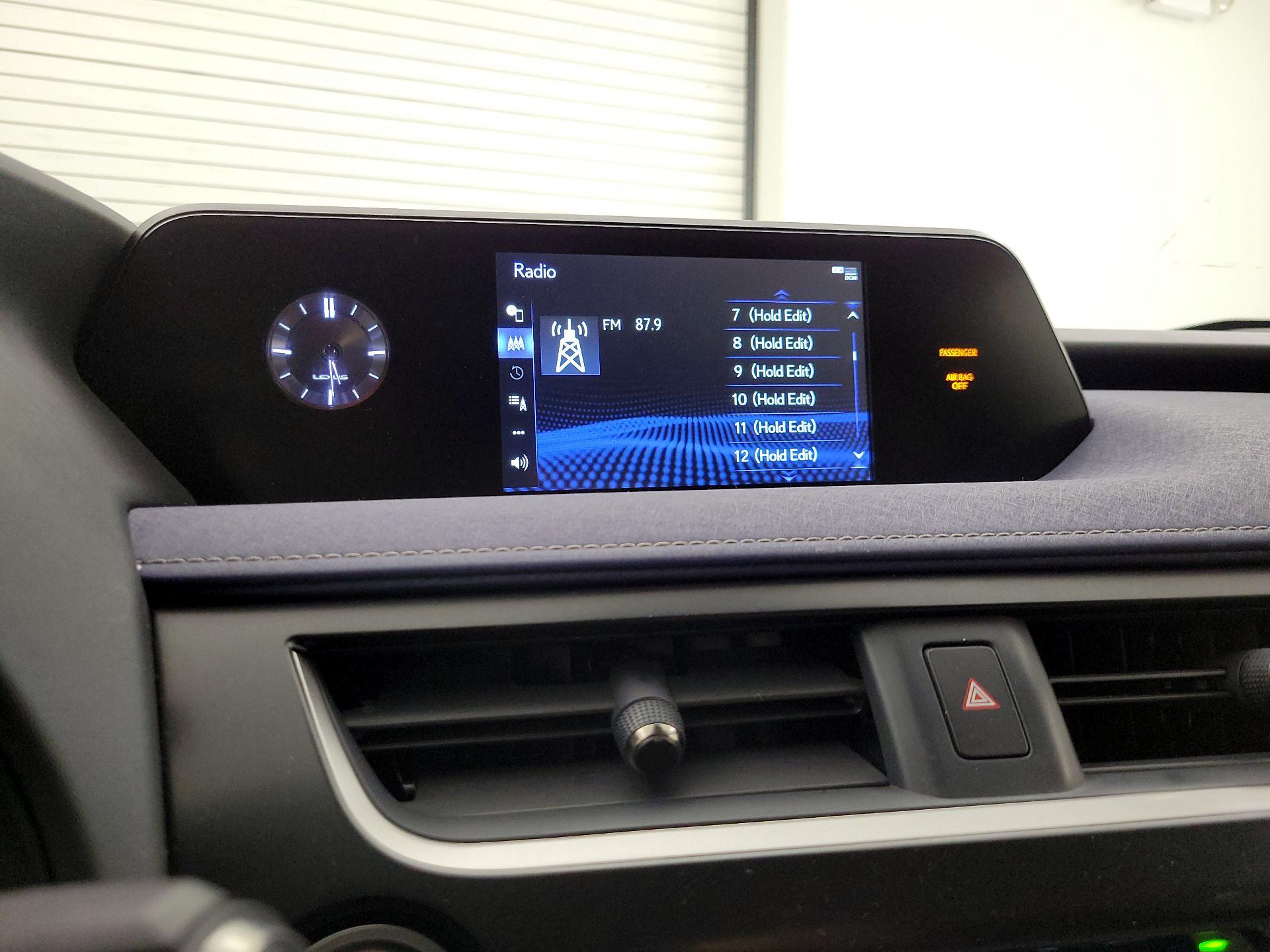 Thumbnail: 2020 Lexus UX - 15