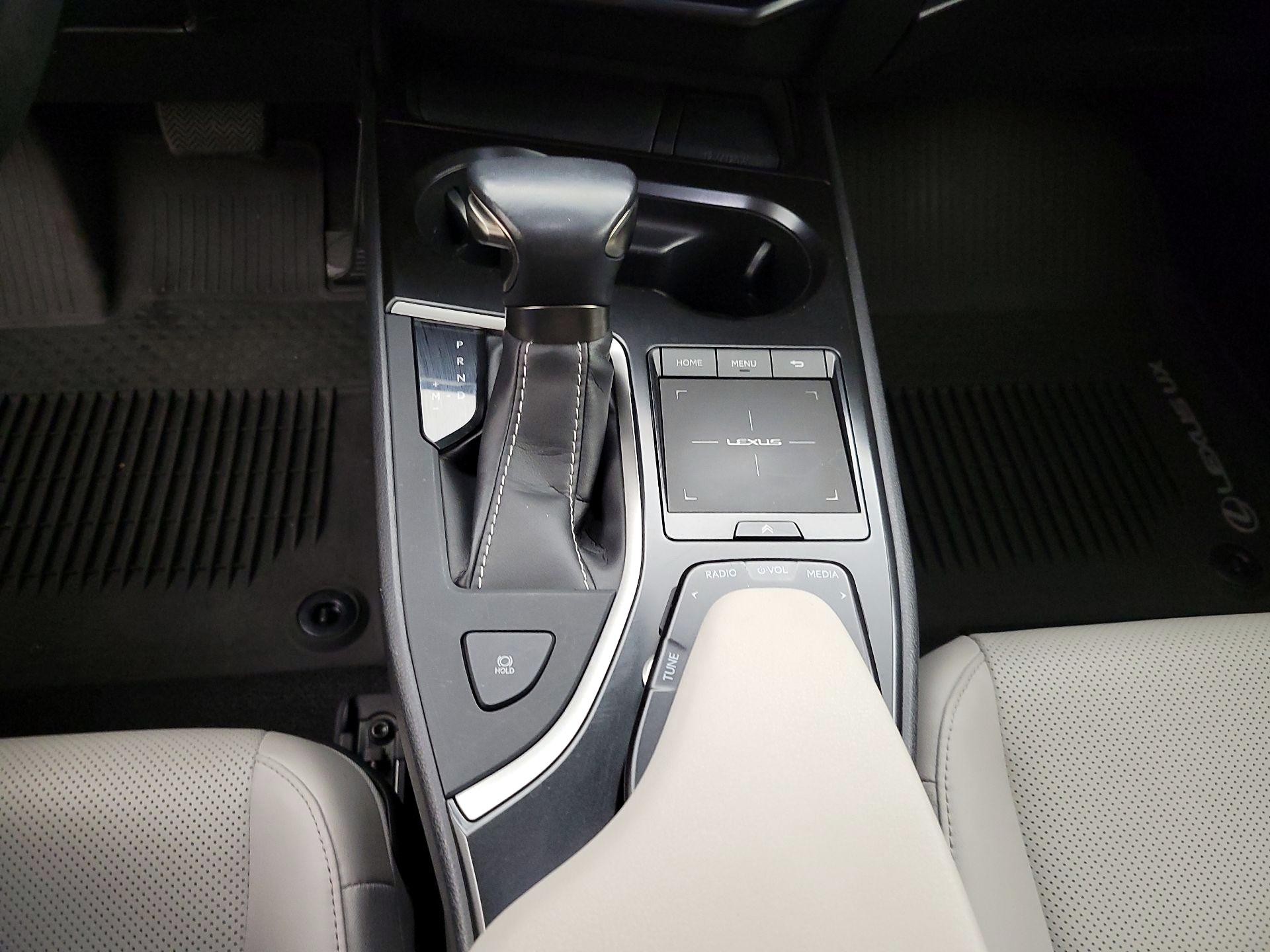 Thumbnail: 2020 Lexus UX - 17