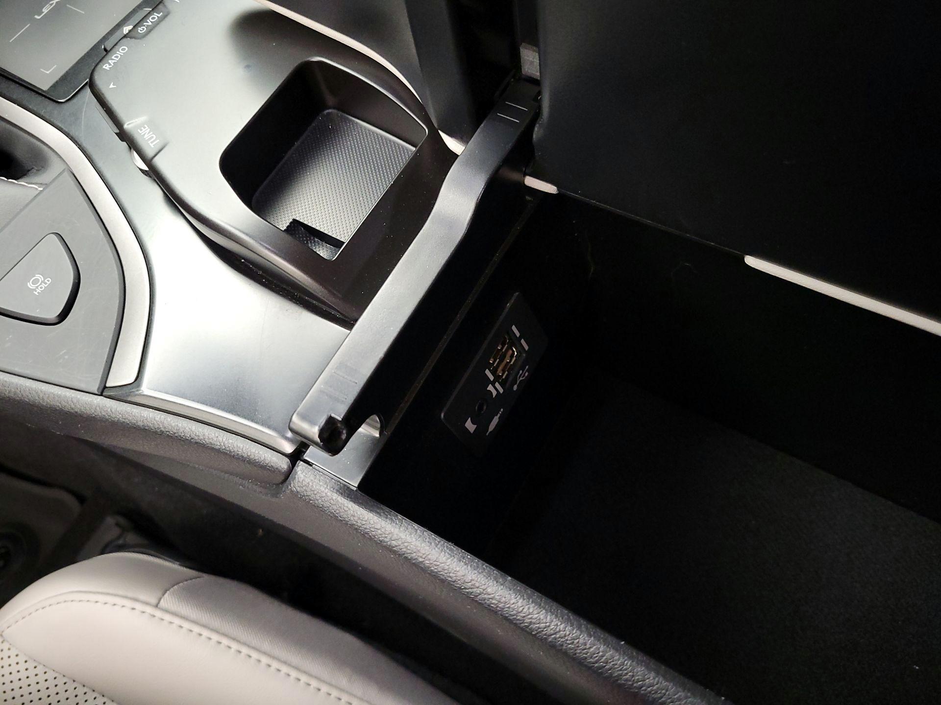 Thumbnail: 2020 Lexus UX - 18