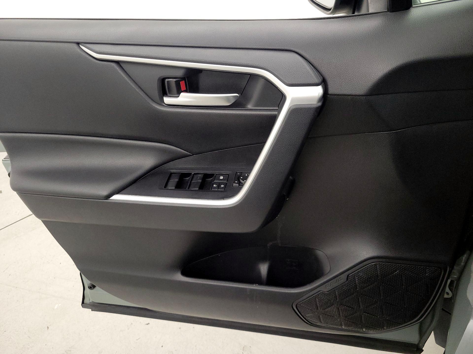 Thumbnail: 2021 Toyota RAV4 - 12