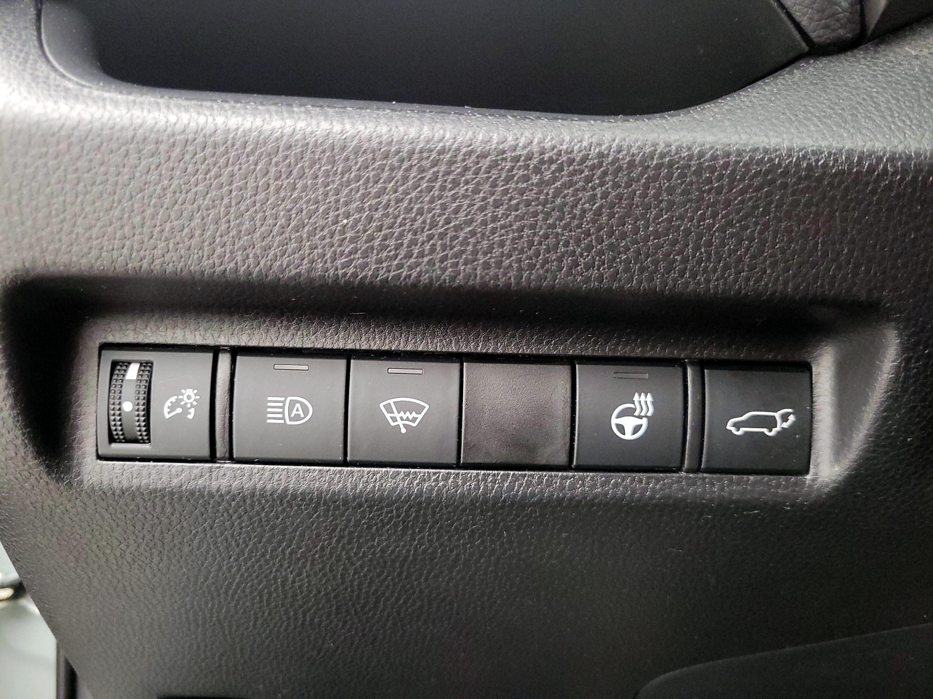 Thumbnail: 2021 Toyota RAV4 - 13