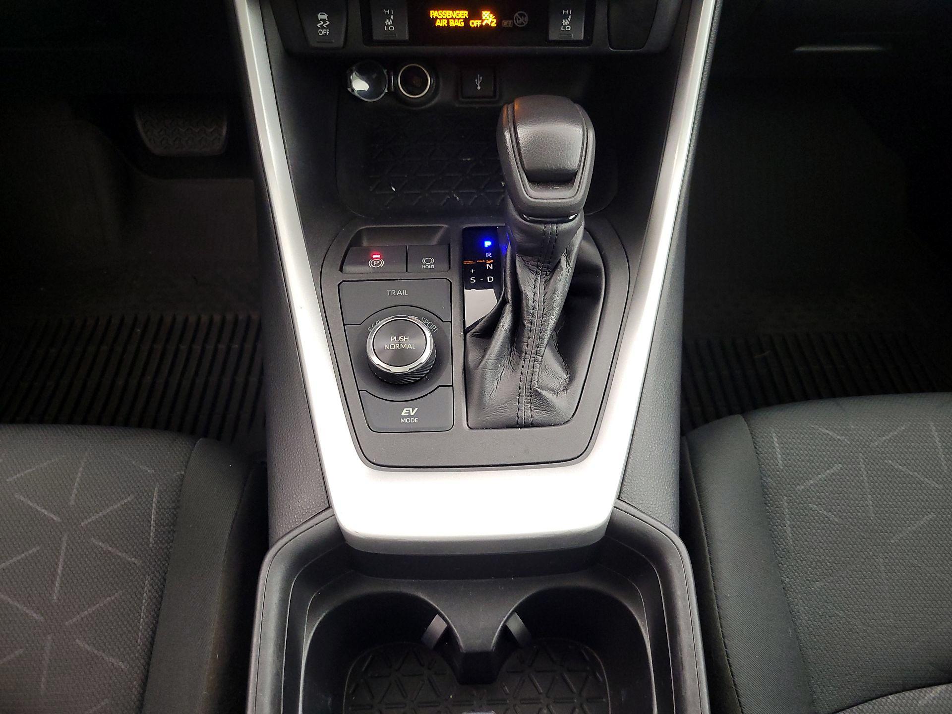 Thumbnail: 2021 Toyota RAV4 - 17