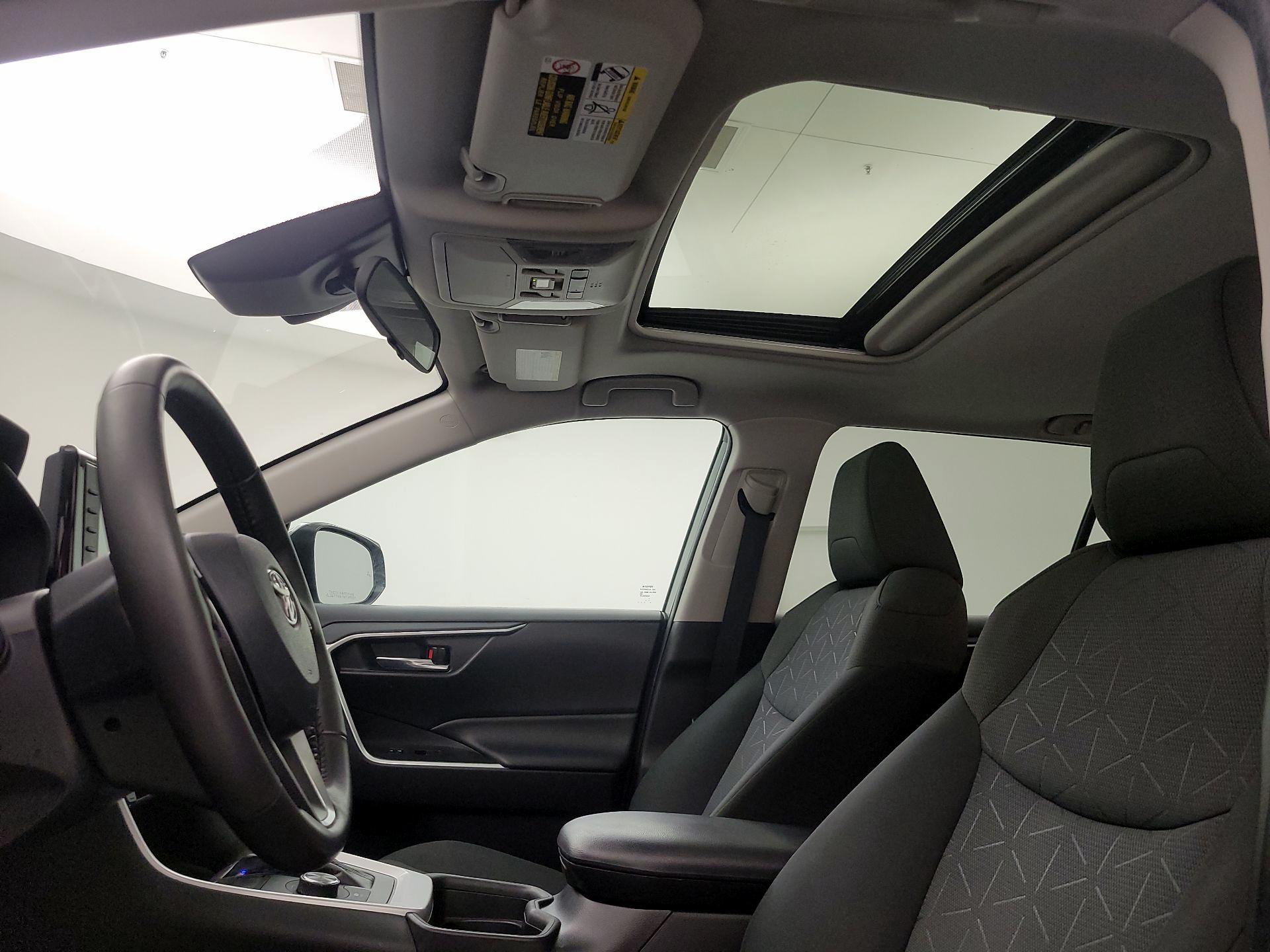 Thumbnail: 2021 Toyota RAV4 - 19