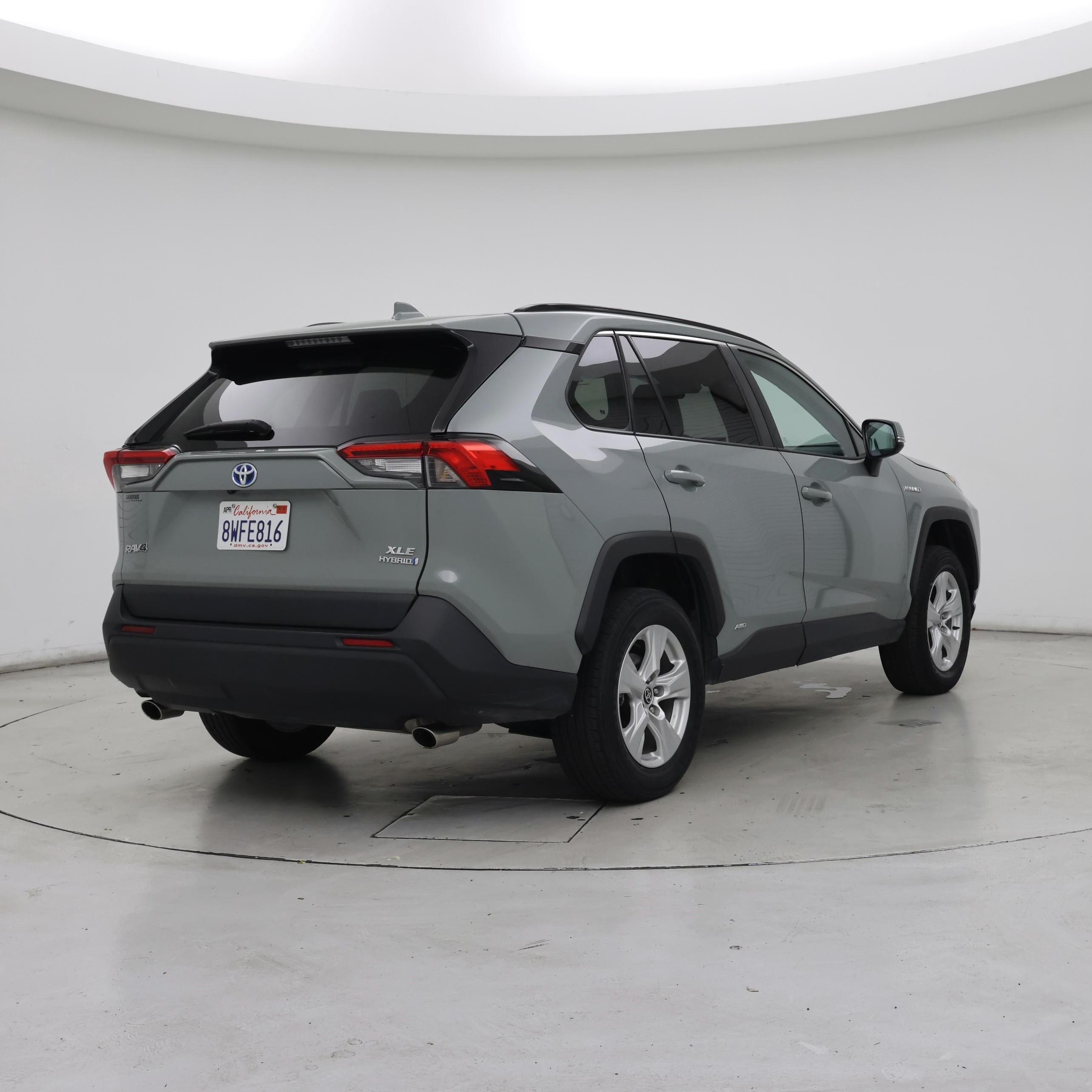 Thumbnail: 2021 Toyota RAV4 - 8