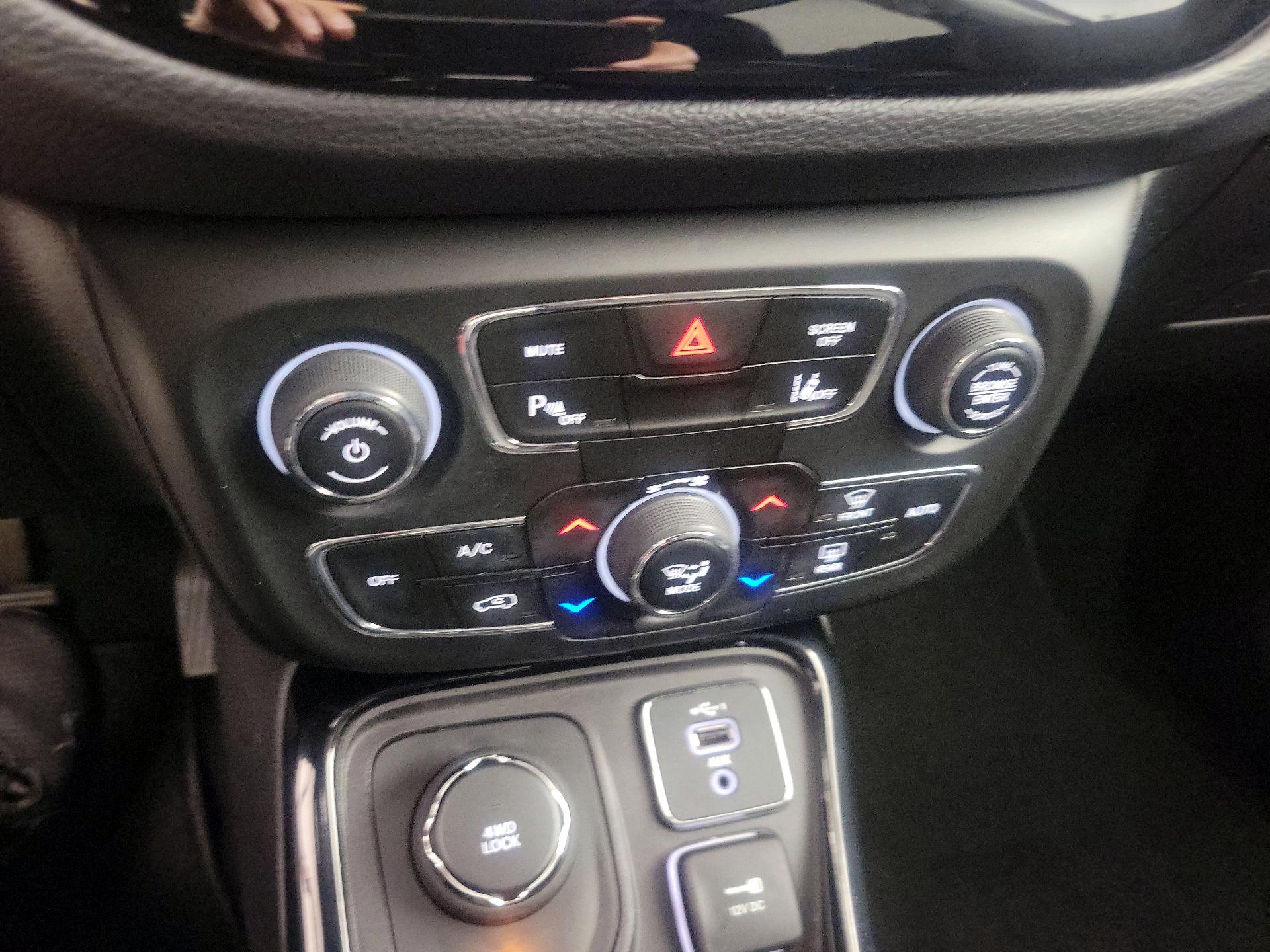 Thumbnail: 2020 Jeep Compass - 17