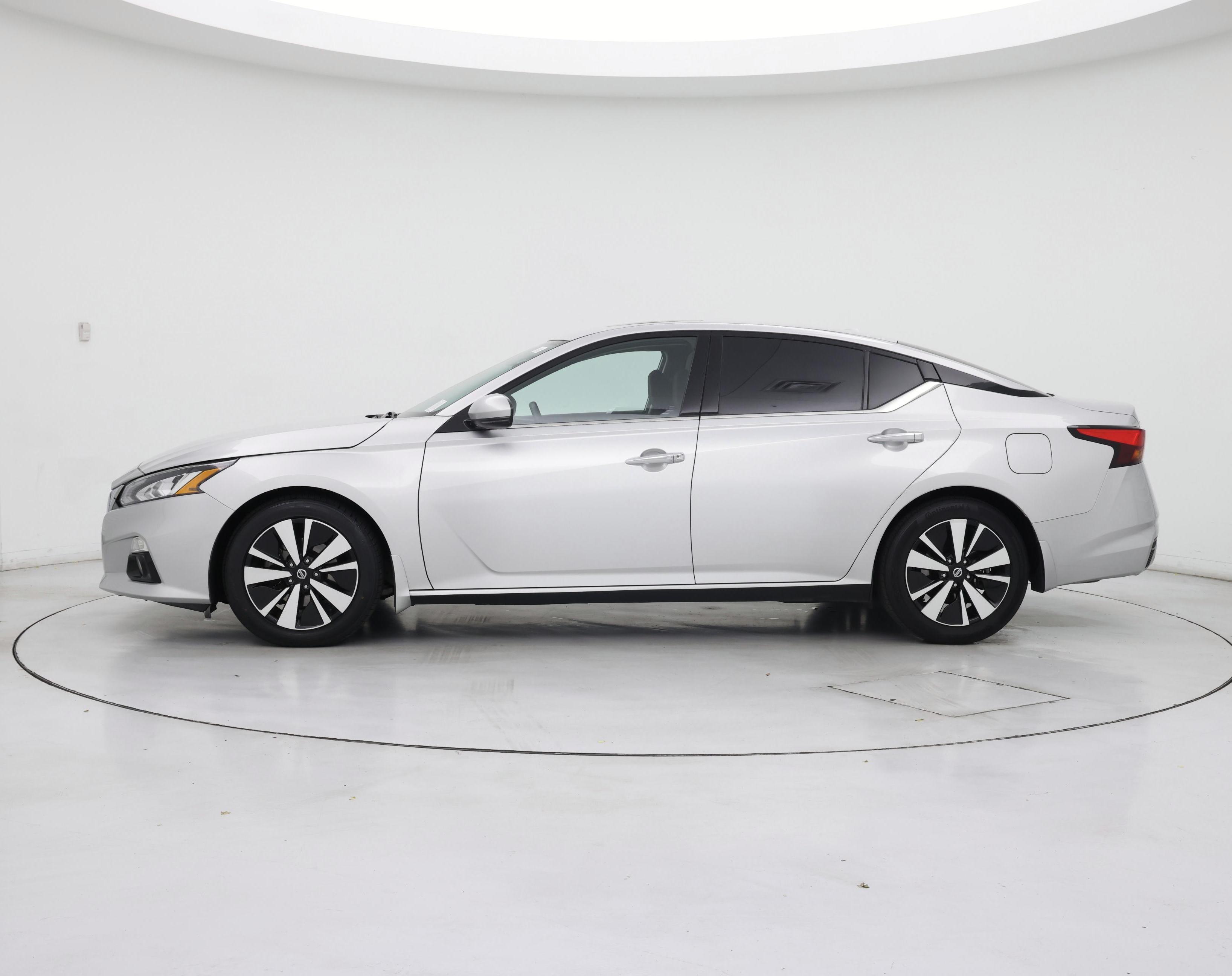 Thumbnail: 2020 Nissan Altima - 3