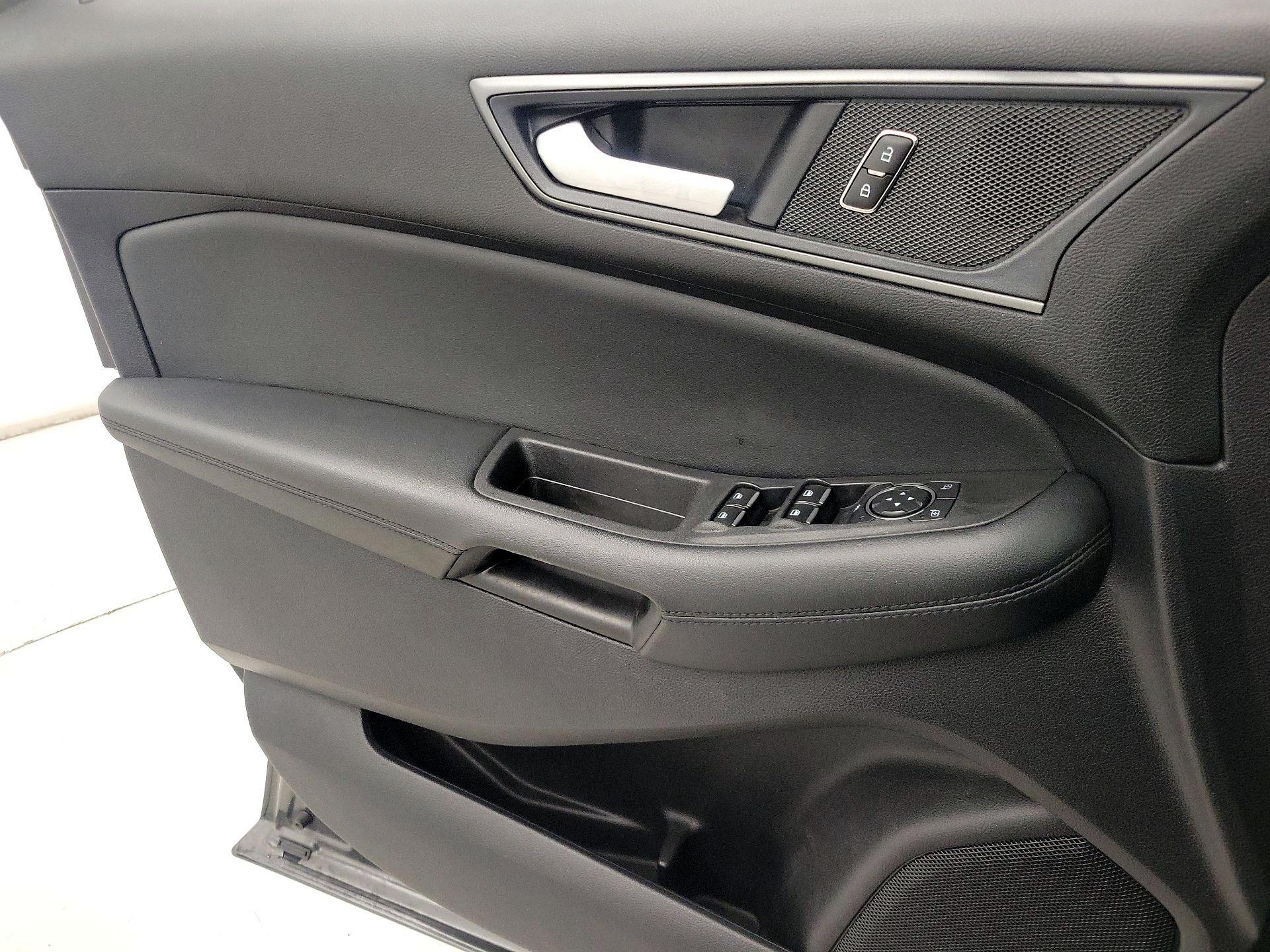 Thumbnail: 2020 Ford Edge - 12