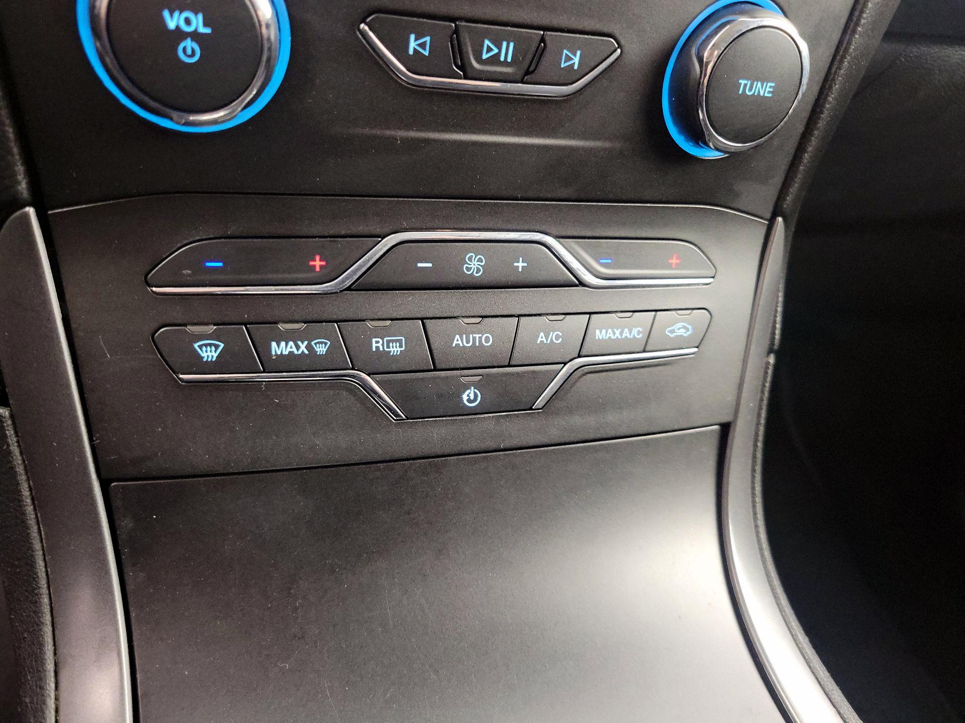 Thumbnail: 2020 Ford Edge - 16