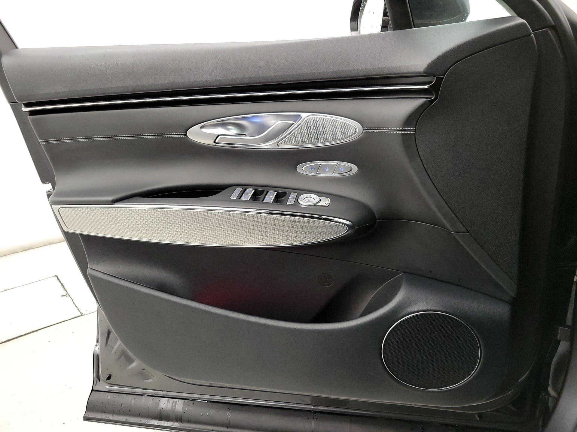 Thumbnail: 2022 Genesis GV70 - 12