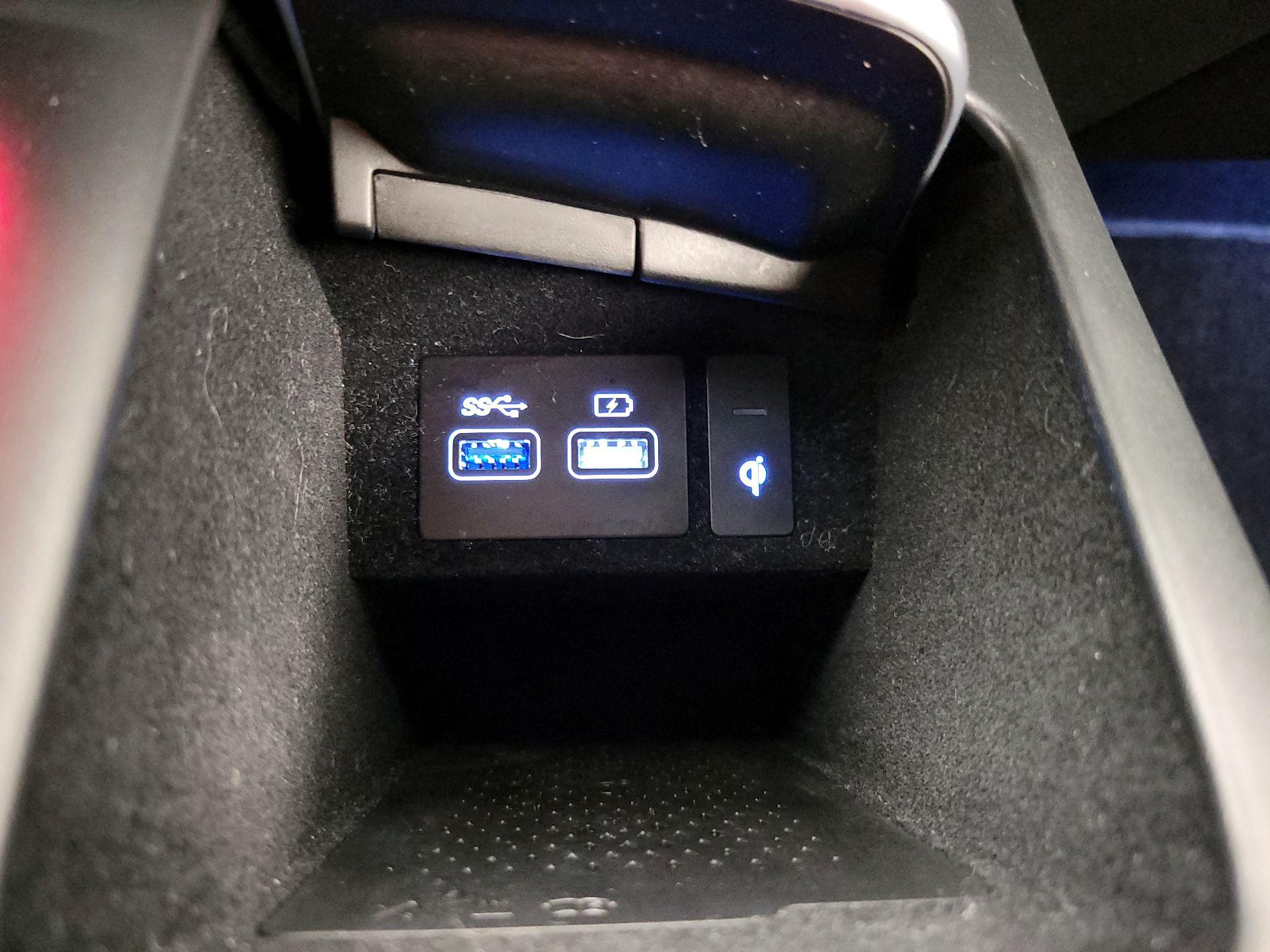 Thumbnail: 2022 Genesis GV70 - 19