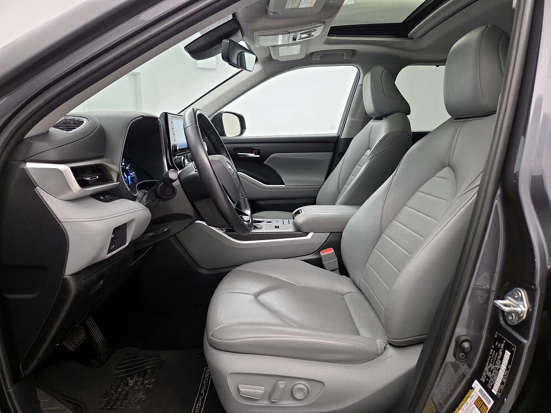 Thumbnail: 2021 Toyota Highlander - 11