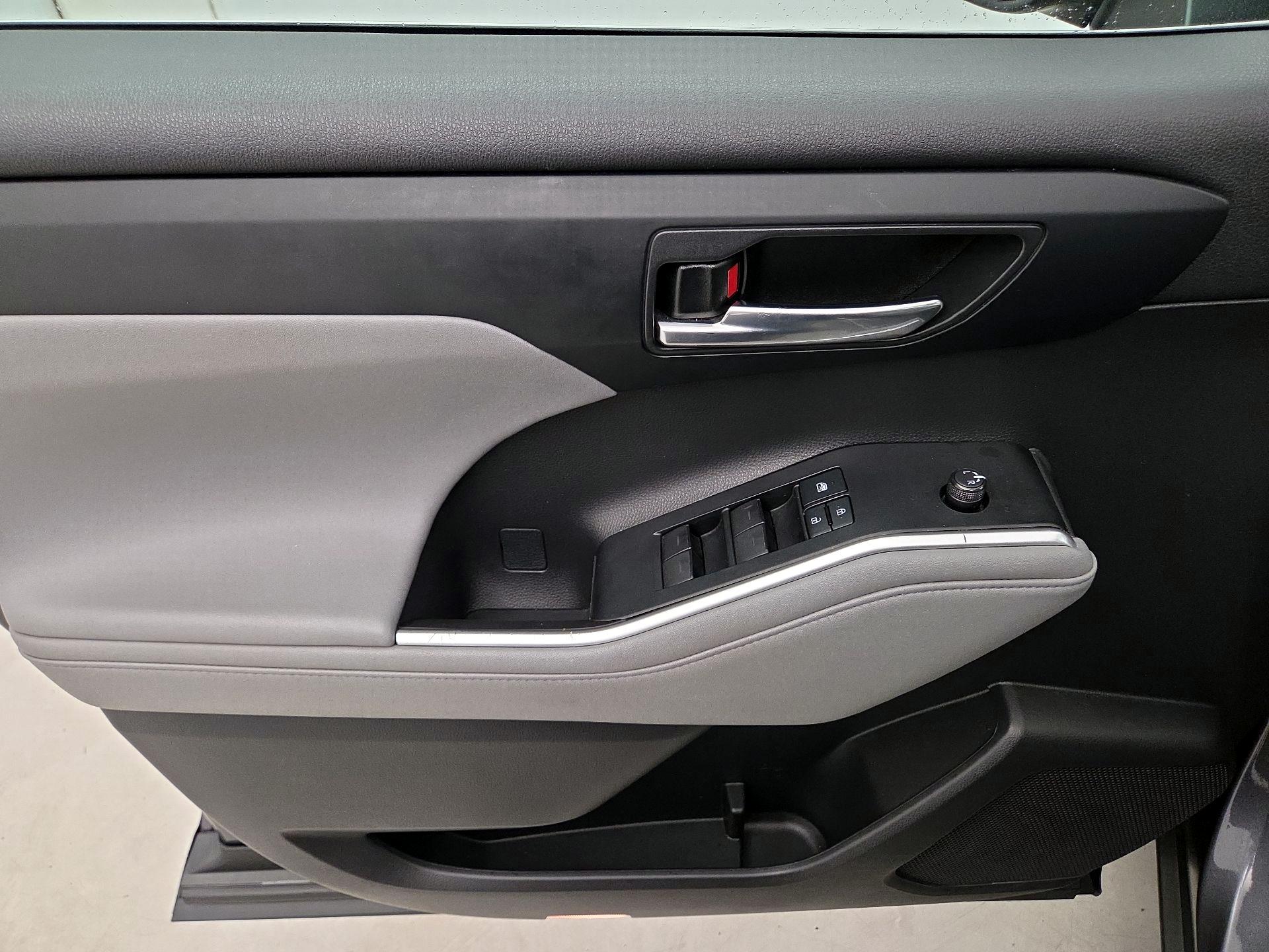 Thumbnail: 2021 Toyota Highlander - 12