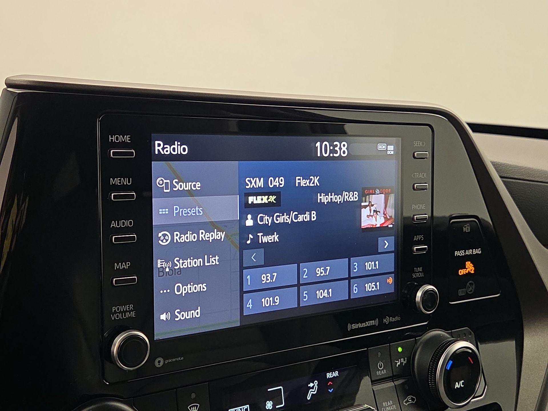 Thumbnail: 2021 Toyota Highlander - 16